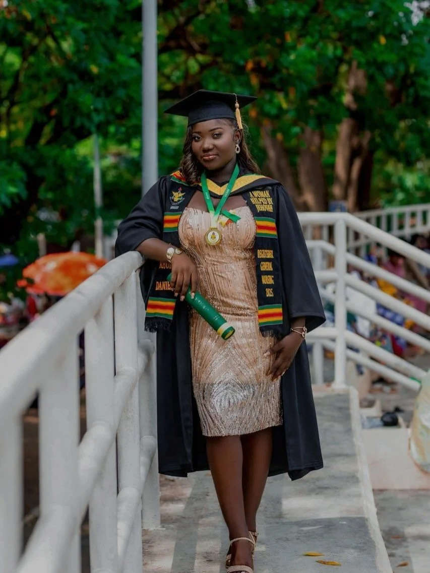 Rhoda afgestudeerd als verpleegkundige