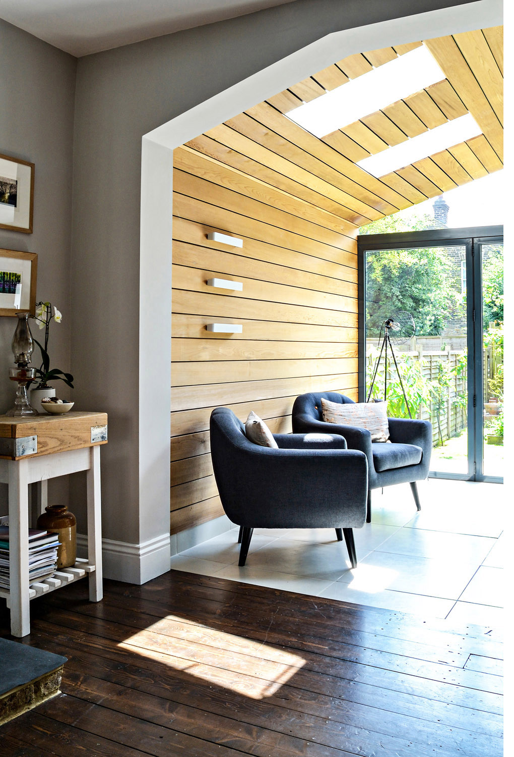 02-whatman-road-house-interior-refurbishment-extension-oak-cladding-rooflight-bi-fold-doors-south-east-london-uk-rider-stirland-architects.jpg