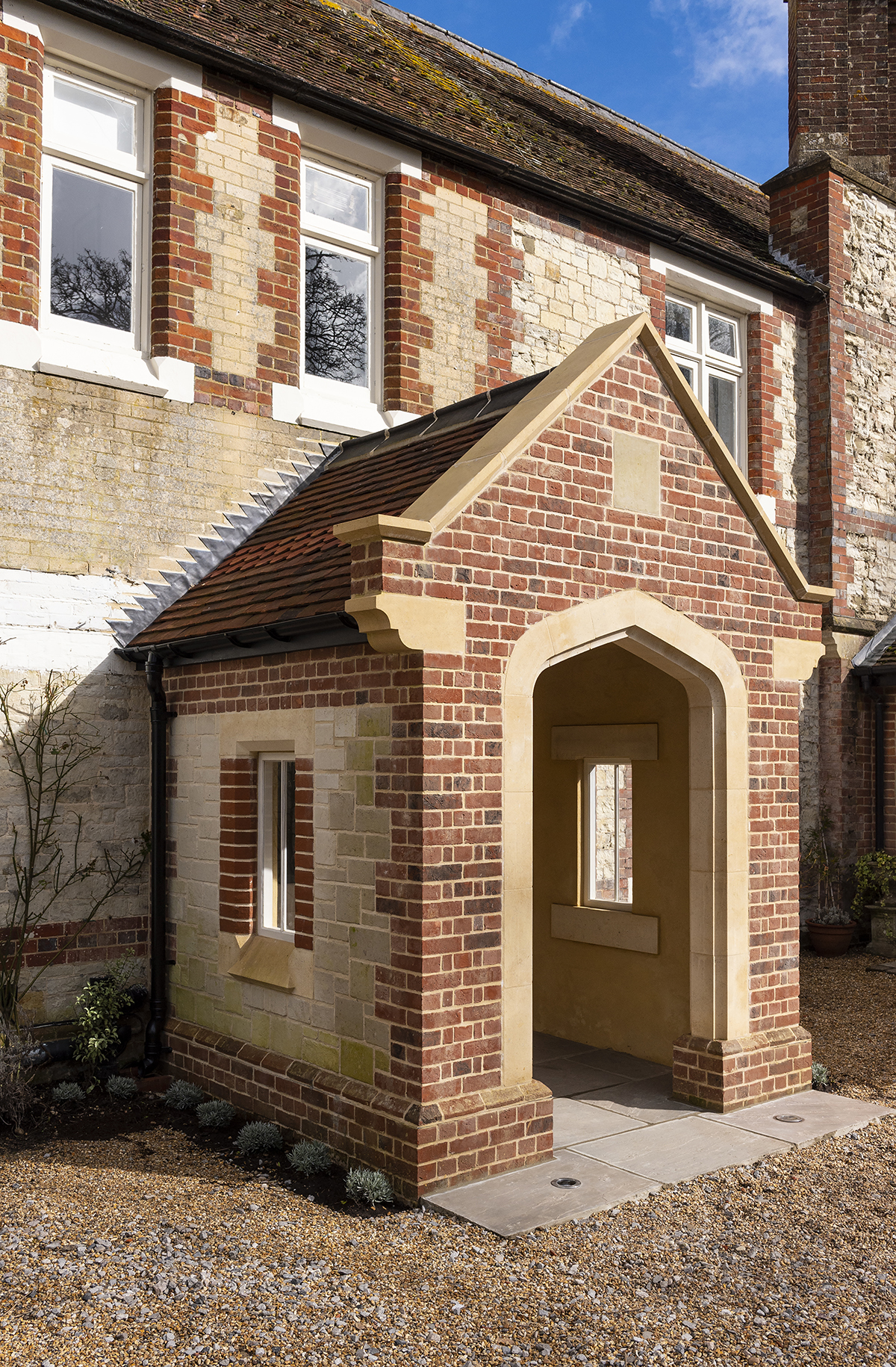 03-elsted-porch-rectory-house-extension-handmade-bricks-bath-stone-arch-stonemasonry-architecture-chichester-west-sussex-south-downs-national-park-uk-rider-stirland-architects.jpg.jpg