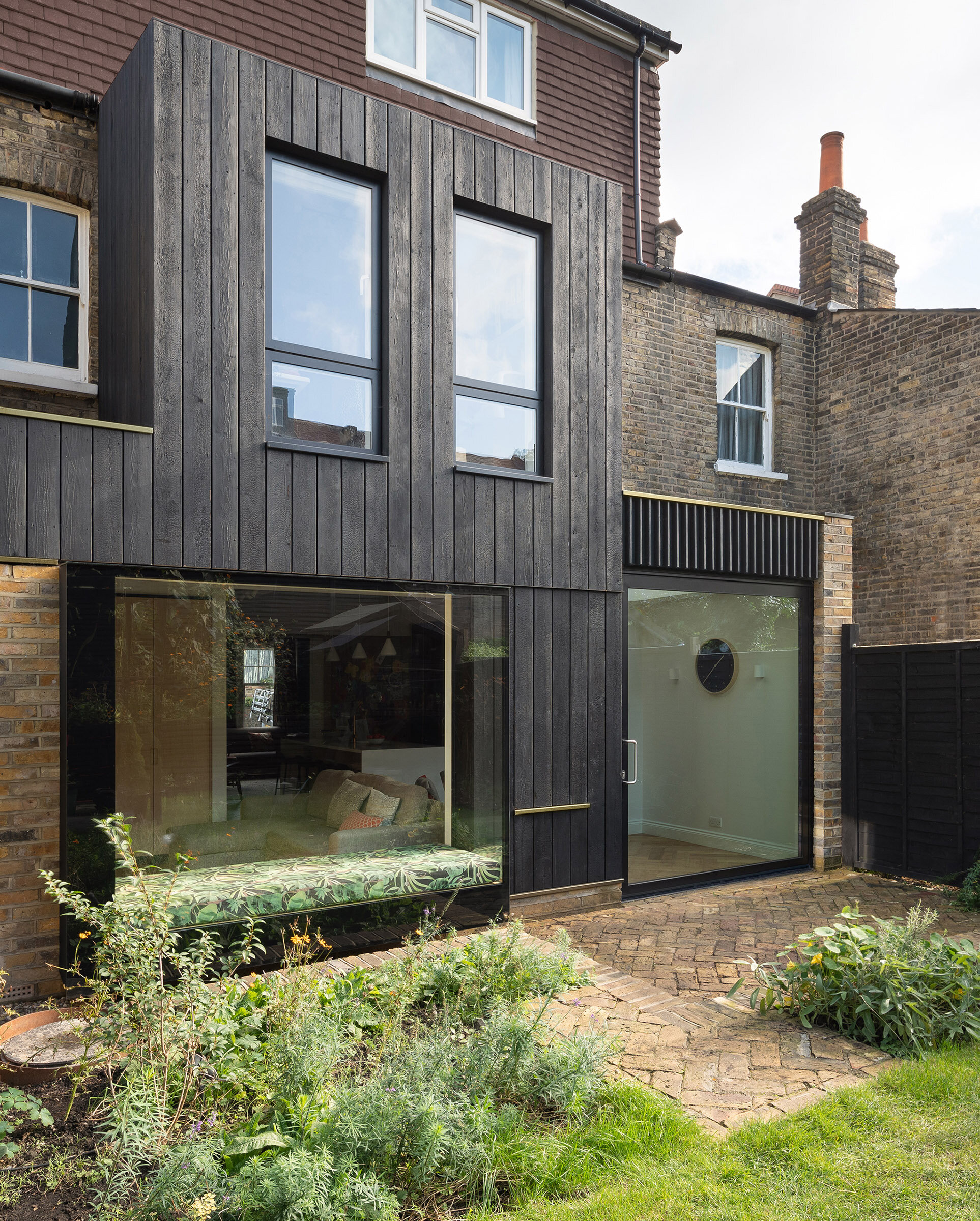 02-charred-house-victorian-terrace-extension-rear-elevation-architecture-ladywell-lewisham-london-uk-rider-stirland-architects.jpg