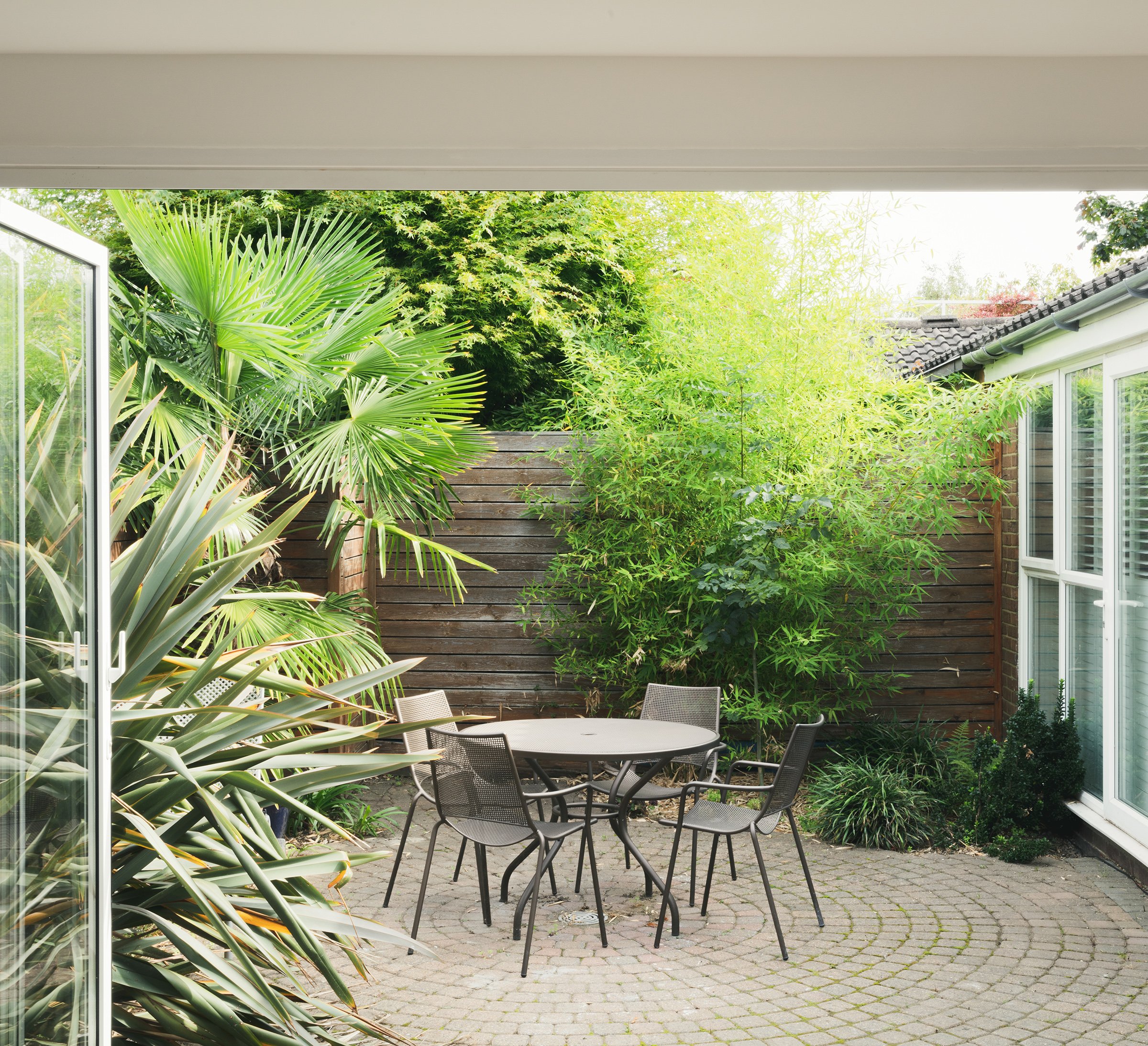 11-dulwich-bungalow-house-courtyard-garden-interior-design-architecture-london-uk-rider-stirland-architects.jpg
