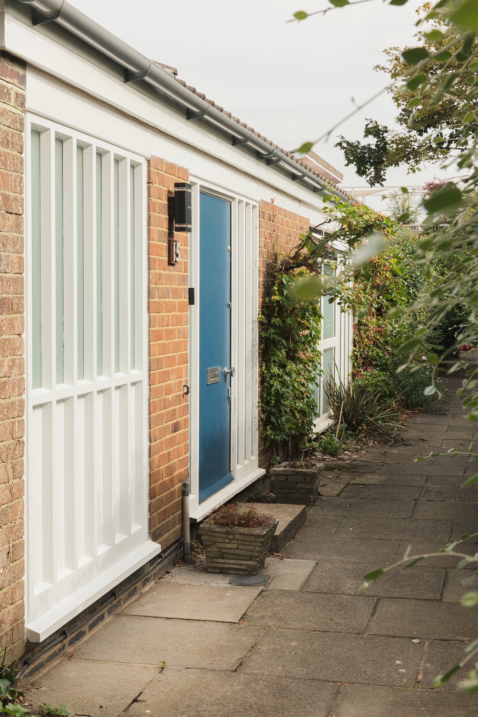 1-dulwich-bungalow-house-front-door-exterior-interior-design-architecture-london-uk-rider-stirland-architects.jpg
