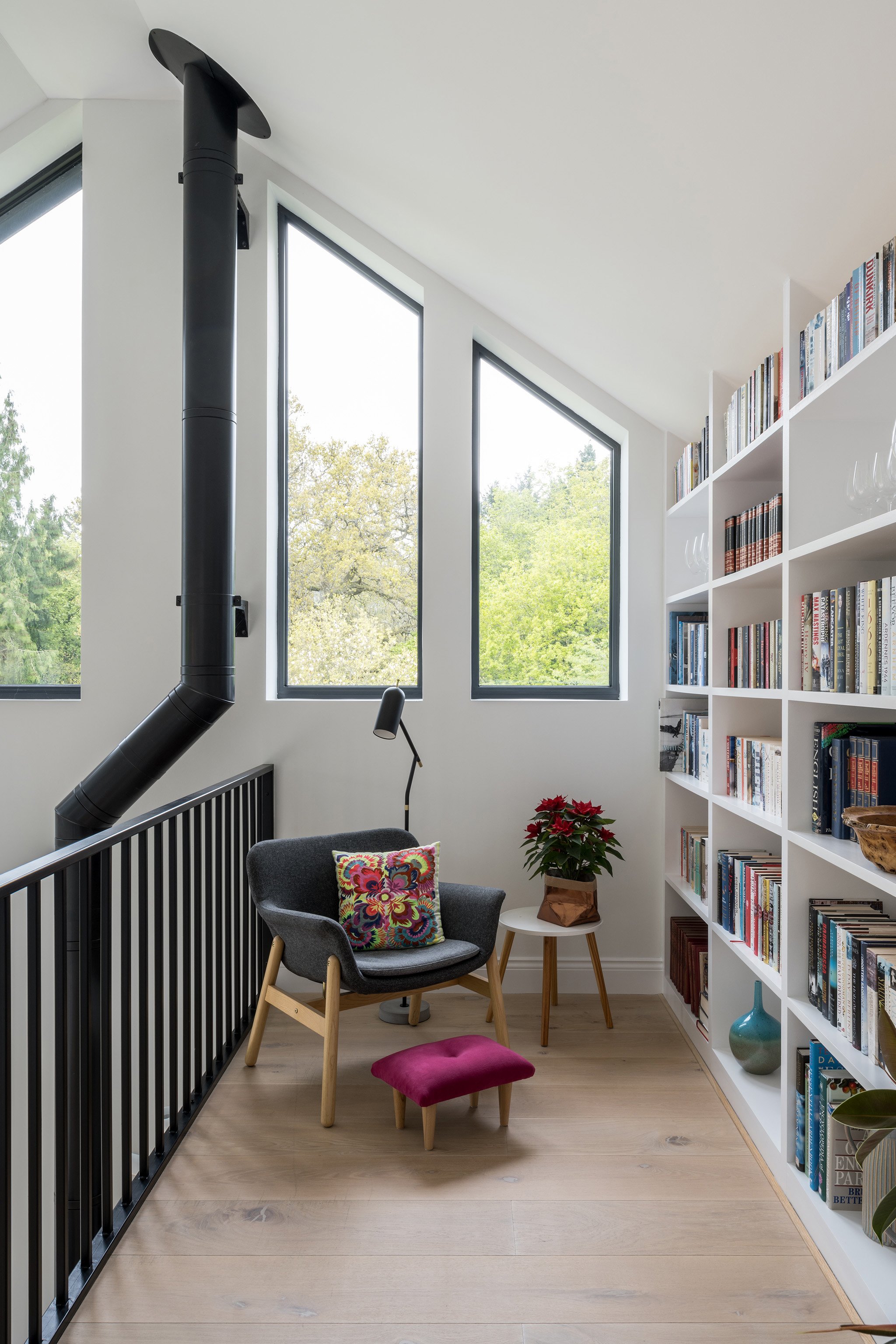 2--The-Pippins-Charred-Timber-House-Libary-Interior-Design-Architecture-London-Buckinghamshire-UK-Rider-Stirland-Architects.JPG