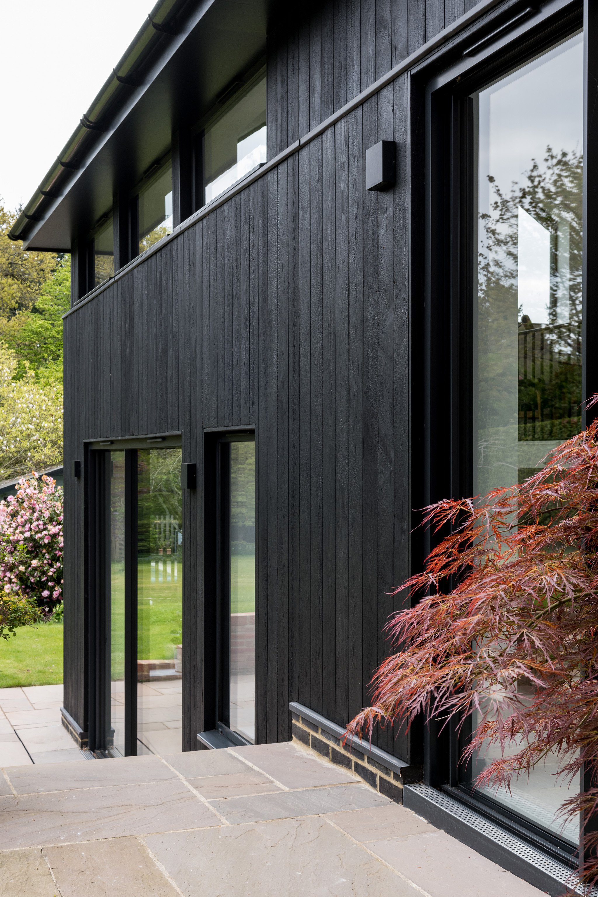 7-The-Pippins-Charred-Timber-House-Extension-Exterior-Architecture-London-Buckinghamshire-UK-Rider-Stirland-Architects.JPG