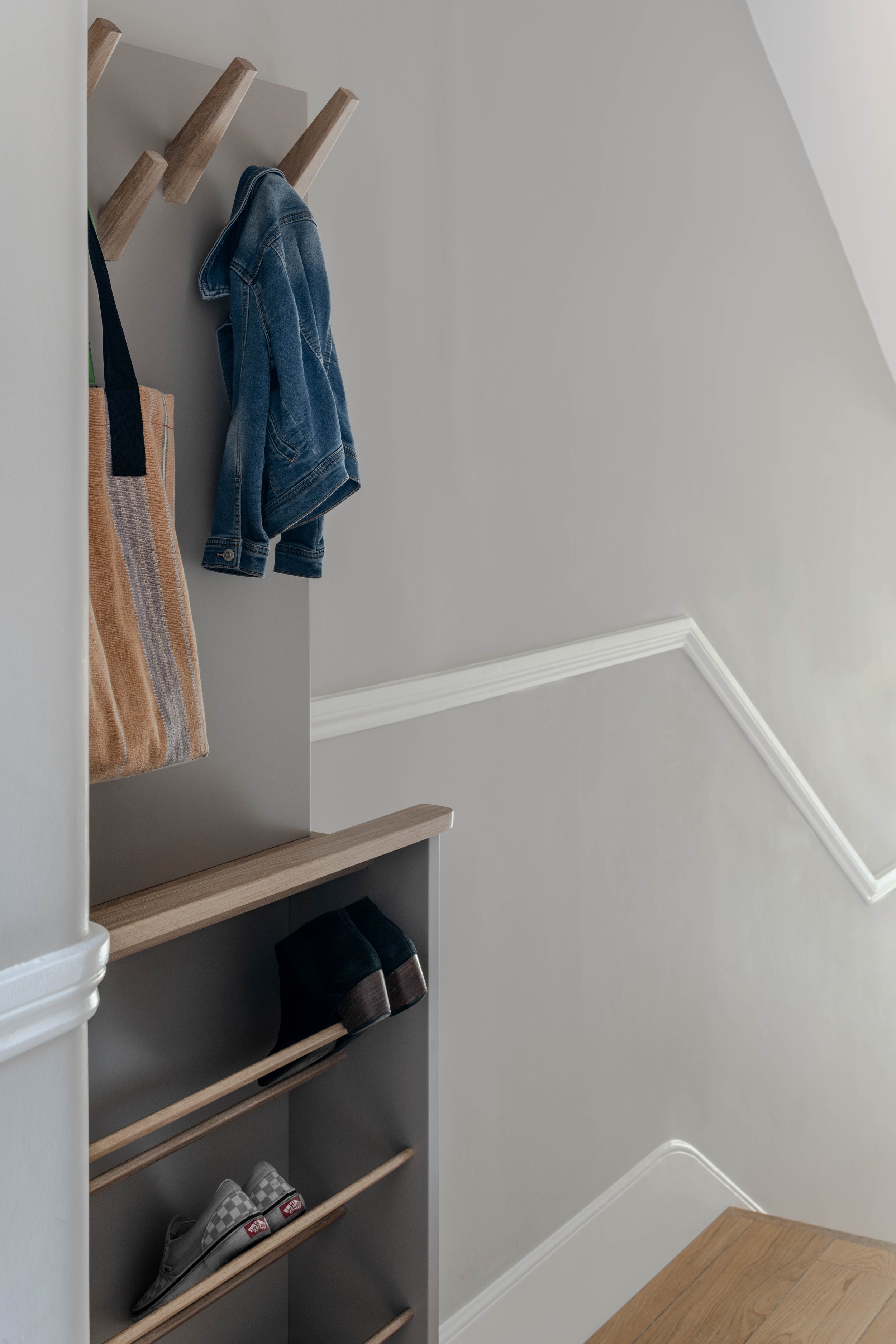 20-dulwich-house-victorian-semi-kitchen-extension-interior-hall-coats-architecture-lambeth-london-uk-rider-stirland-architects.jpg