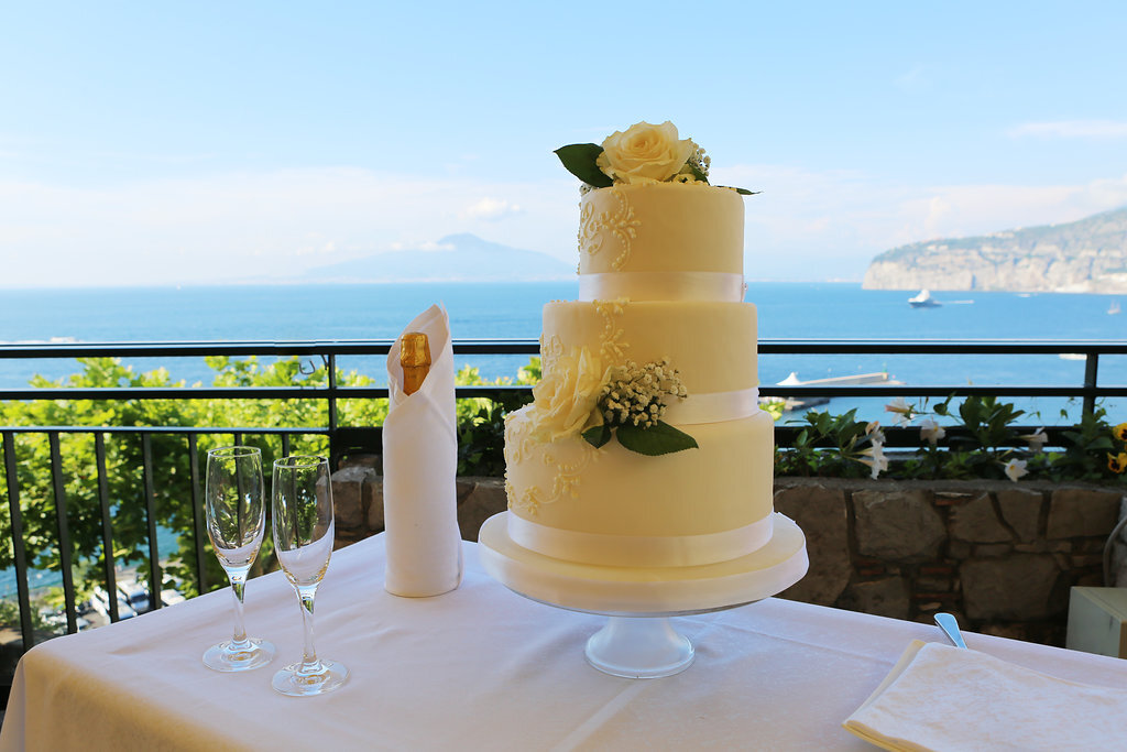 Sorrento wedding cake 