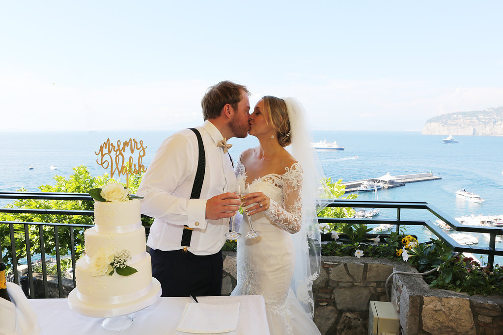 bride and groom Sorrento wedding cake