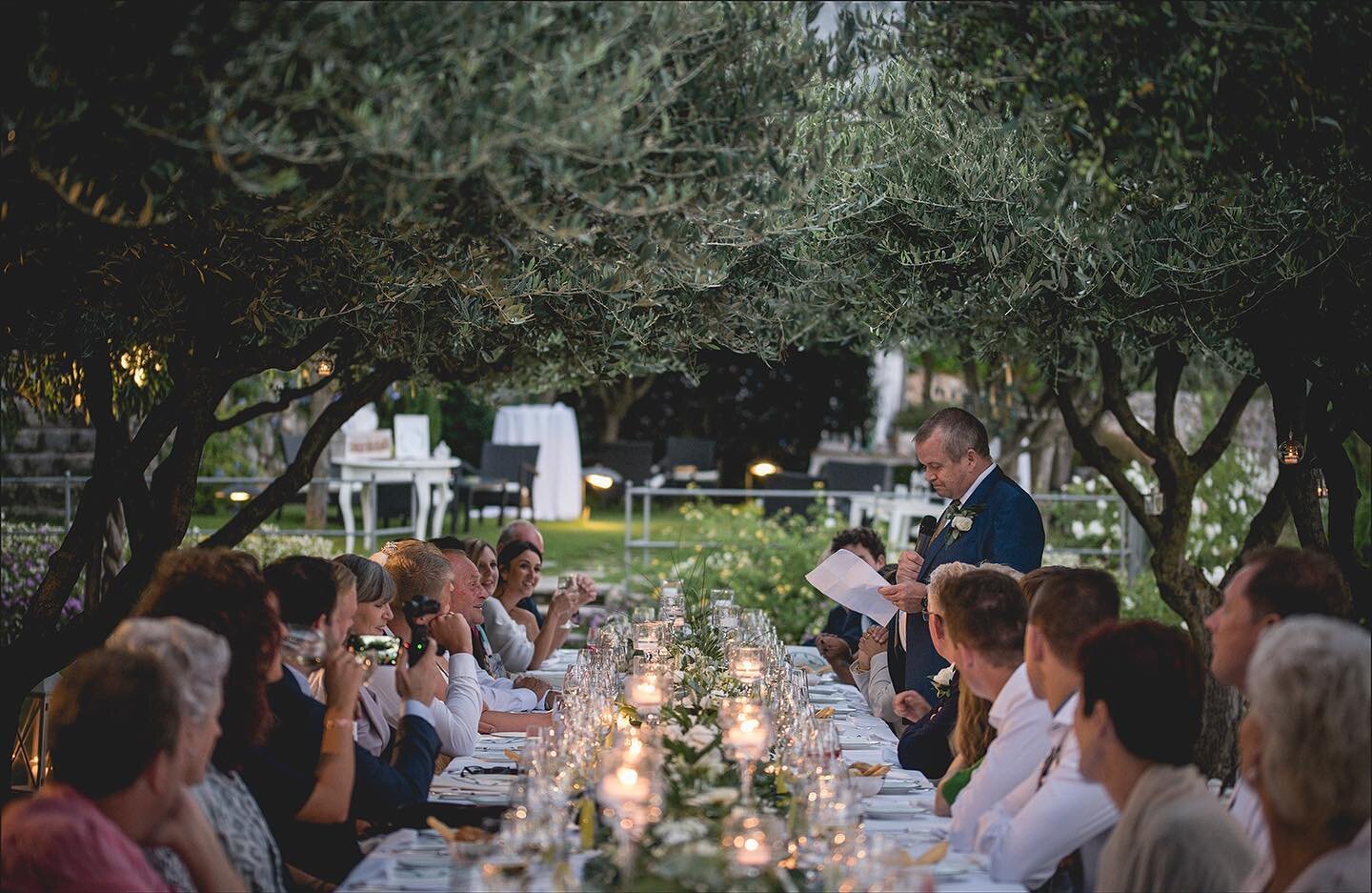 Speeches ... I have a feeling that this season&rsquo;s speeches are going to be so very emotional. It&rsquo;s one of my favourite parts of the day and always guarantees laughter, love and happy tears 💗

Photography : @alfonso_longobardi 
Location : 