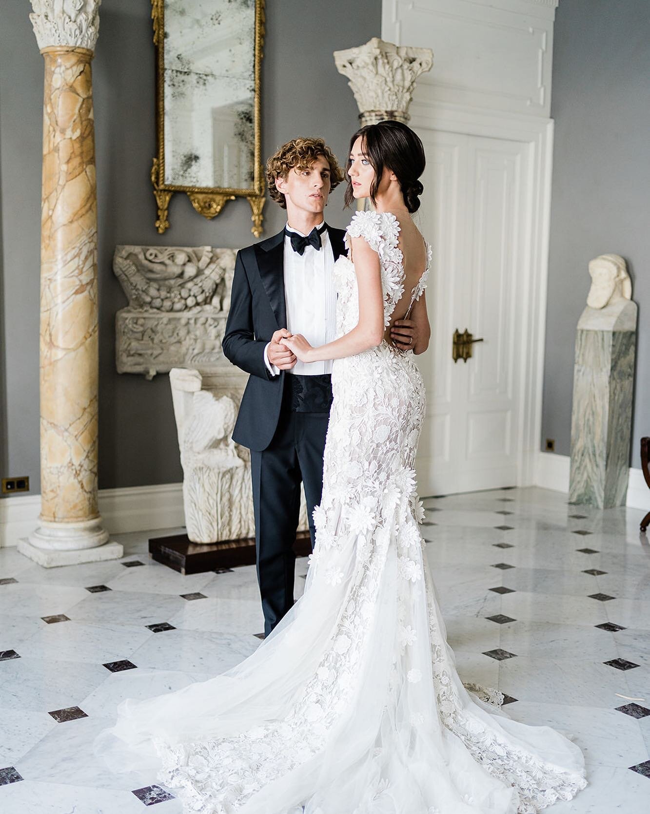 Timeless elegance at @villa_astor 🖤

Planning: @sophisticated_weddings_italy
Venue: @villa_astor
Photography: @gabrielemalagoli
Movie: @carlogalassi
Bridal gown: @galialahav
Bridal shoes: @bellabelleshoes
Makeup &amp; hair: @beautylivery @yuliya_mas