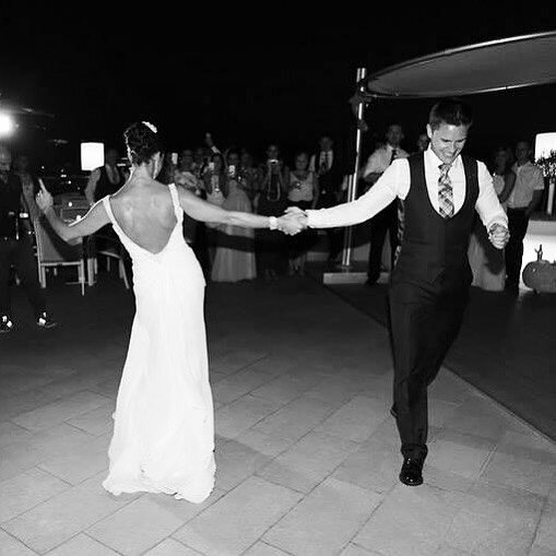 Happy 5 year anniversary L&amp;C 
Never miss a chance to dance 🖤

Happy memories at @mediterraneosorrento with @francesco_quaglia_photographer @carmela_italyweddingcelebrant @sorrentomakeup and @7thheavenbridal ✨

#sophisticatedweddingsitaly #italy 