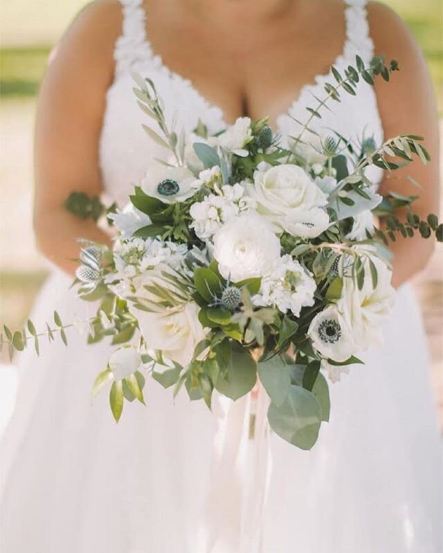 Anyone else using green and white florals for their upcoming wedding? HINT HINT: it's a major trend this year!⁠
.⁠
.⁠
.⁠
Planning: @belmomentoweddings⁠
Images: @wearesaltwater⁠
Florals: @petalandpapernj⁠
Venue: @atlanticcitycountryclub⁠
⁠
Repost from