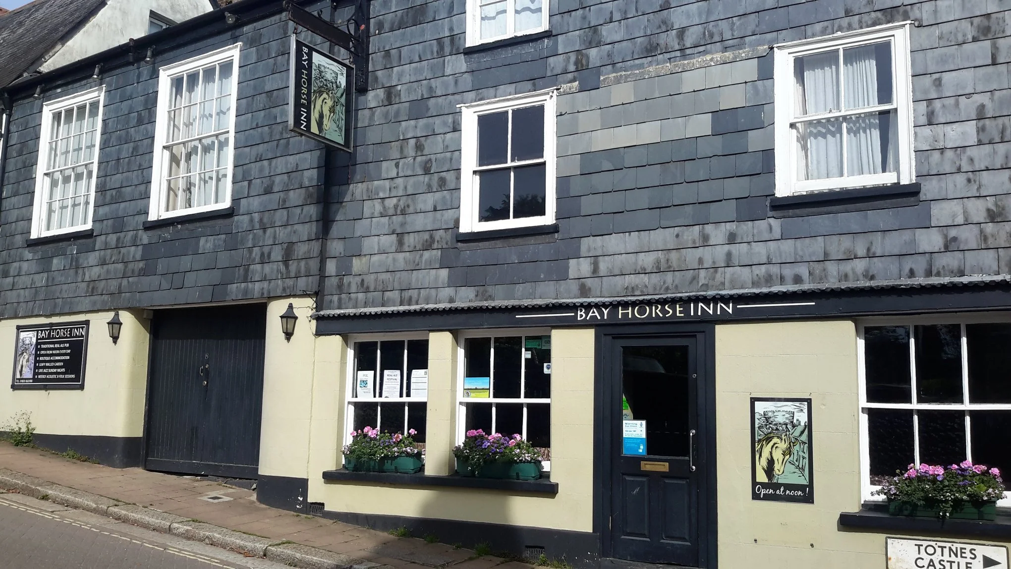 The Bay Horse Inn, Totnes with The Sea Gals