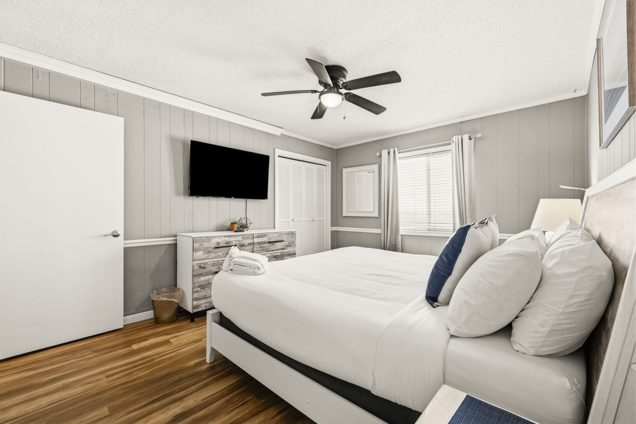 Great place — super clean, comfortable and had everything we needed. The location was awesome and made getting around really easy. Would definitely stay here again.