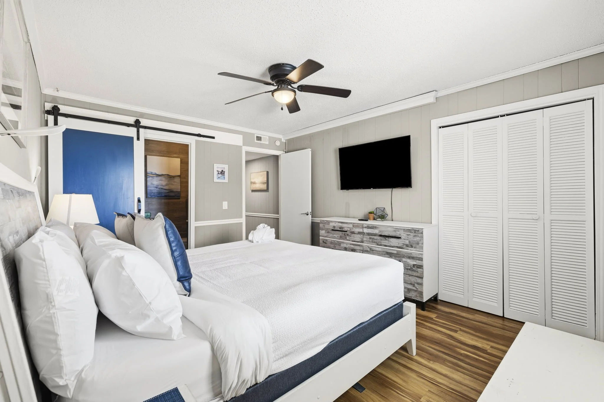 This became my favorite place to unwind after a day at the beach — a spacious primary suite with a cozy king bed, private en-suite bath, and a 55” TV for slow evenings in.