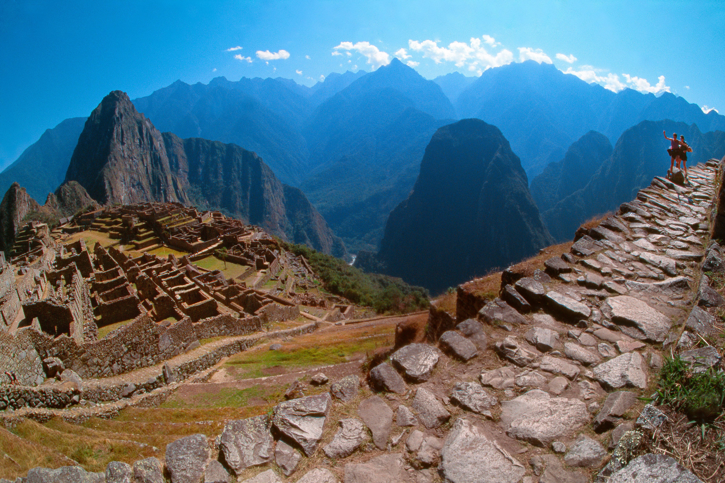 CARLPHOTO.COM-PHYSICAL-INCA-RUNNERS.jpg