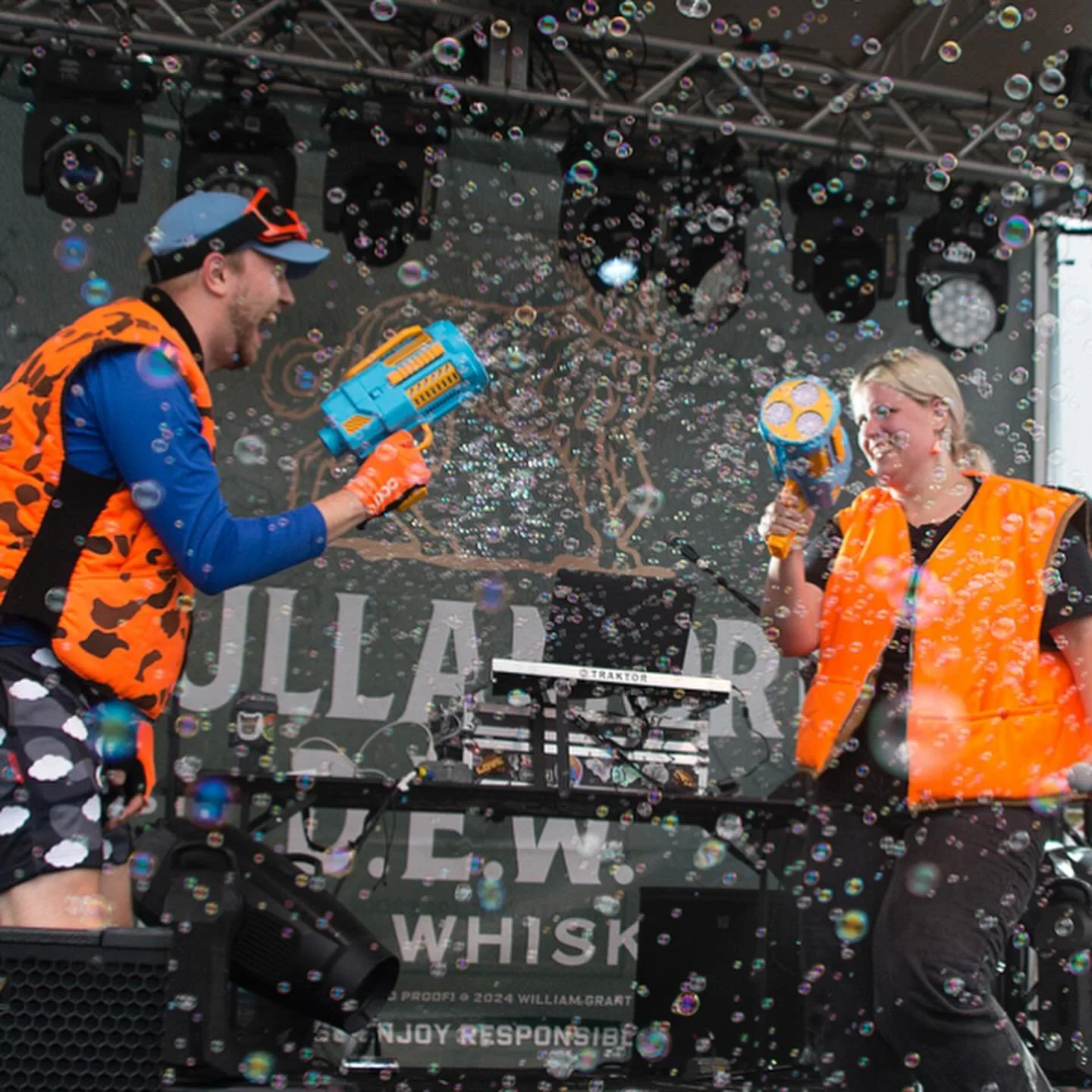 FIZZY FRESH
HAMTRAMCK BLOWOUT
TONIGHT
11:30 PM
POLISH SEA LEAGUE
🫧🫧🫧
💙🧡