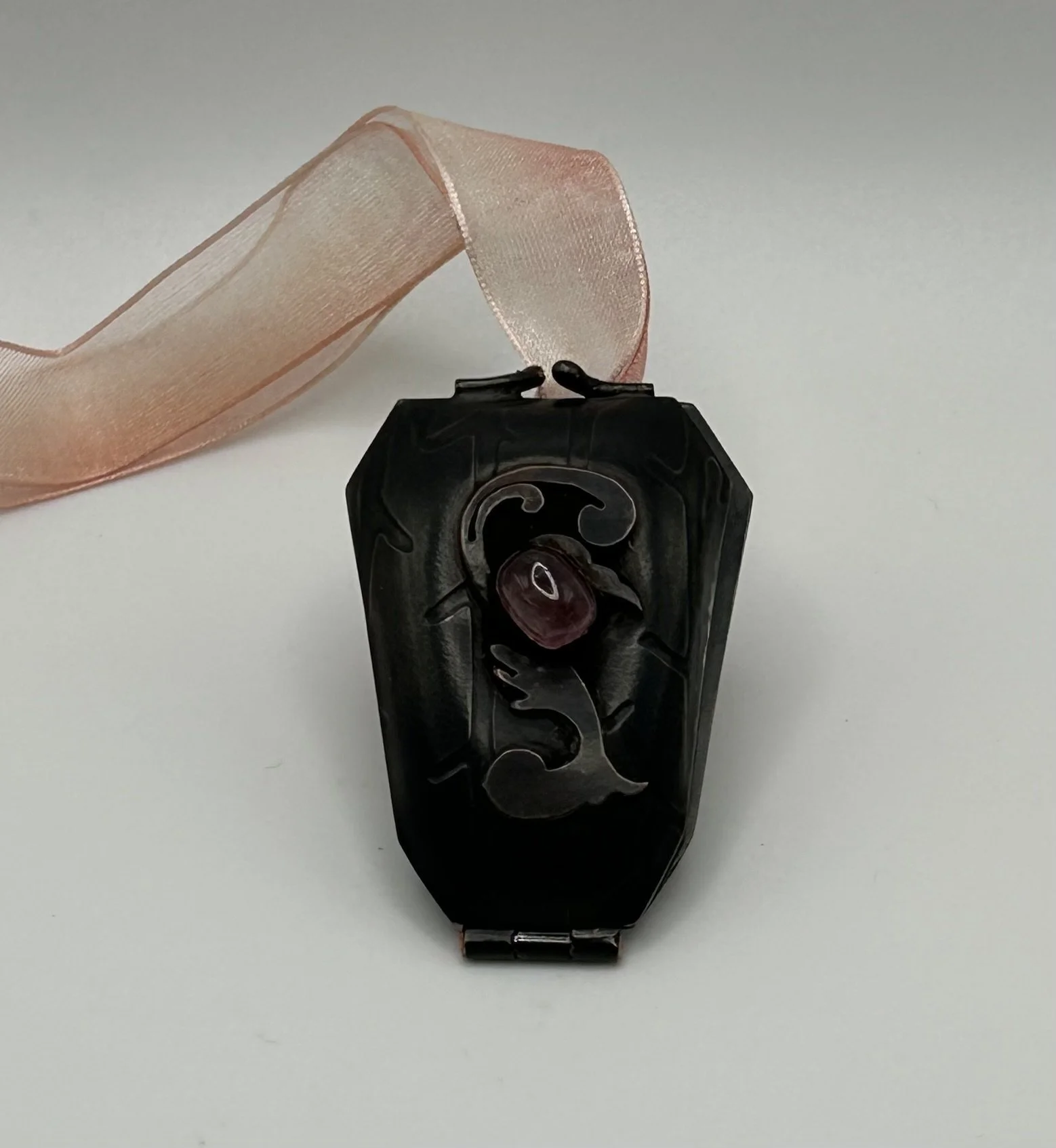 mourning locket closed.jpeg