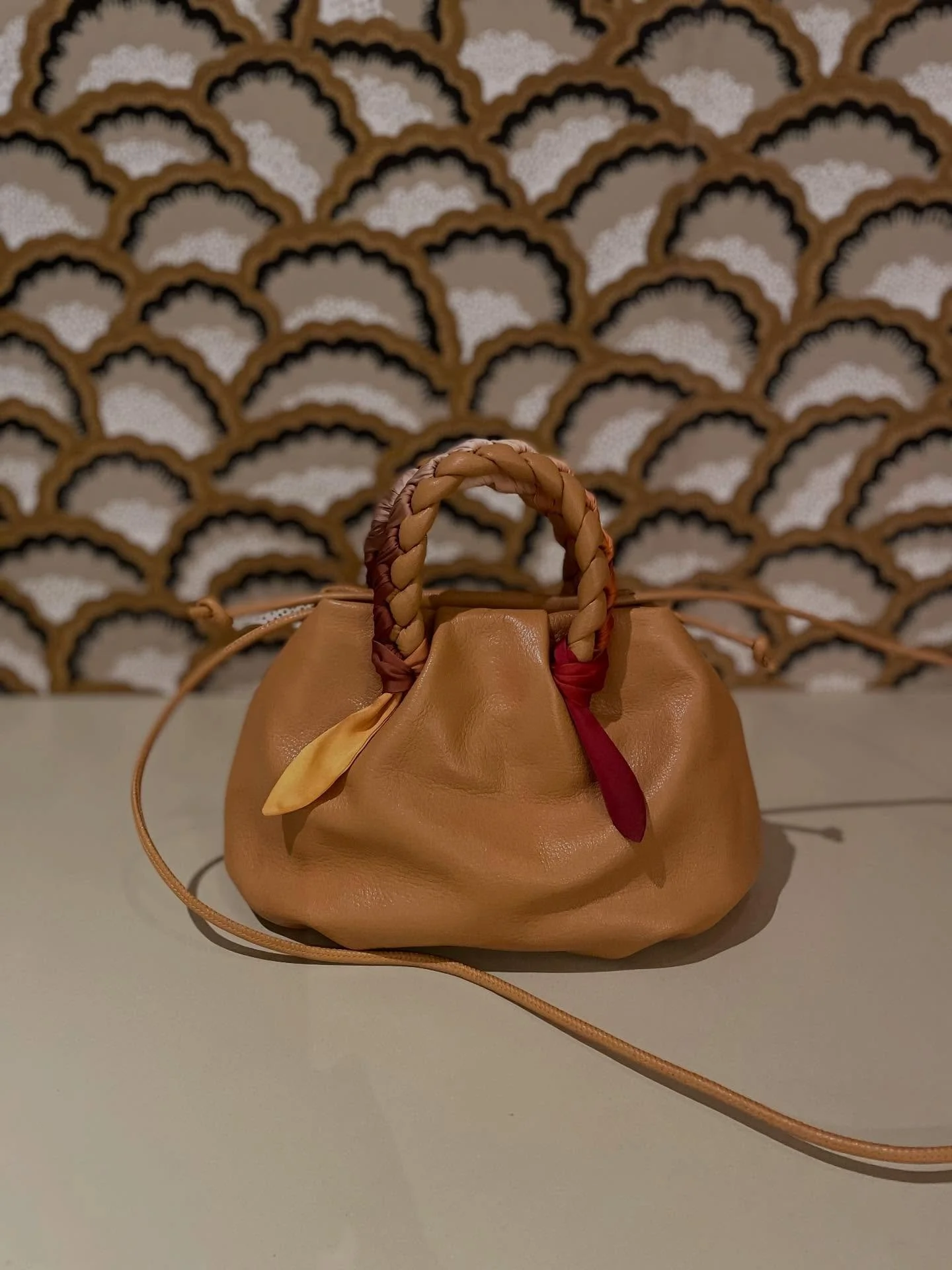 New arrivals 🥳 : Bombon bag @hereu_ #hereu #partyoutfit #roupadefesta @momoni_official #momoni @vanessabruno #vanessabruno