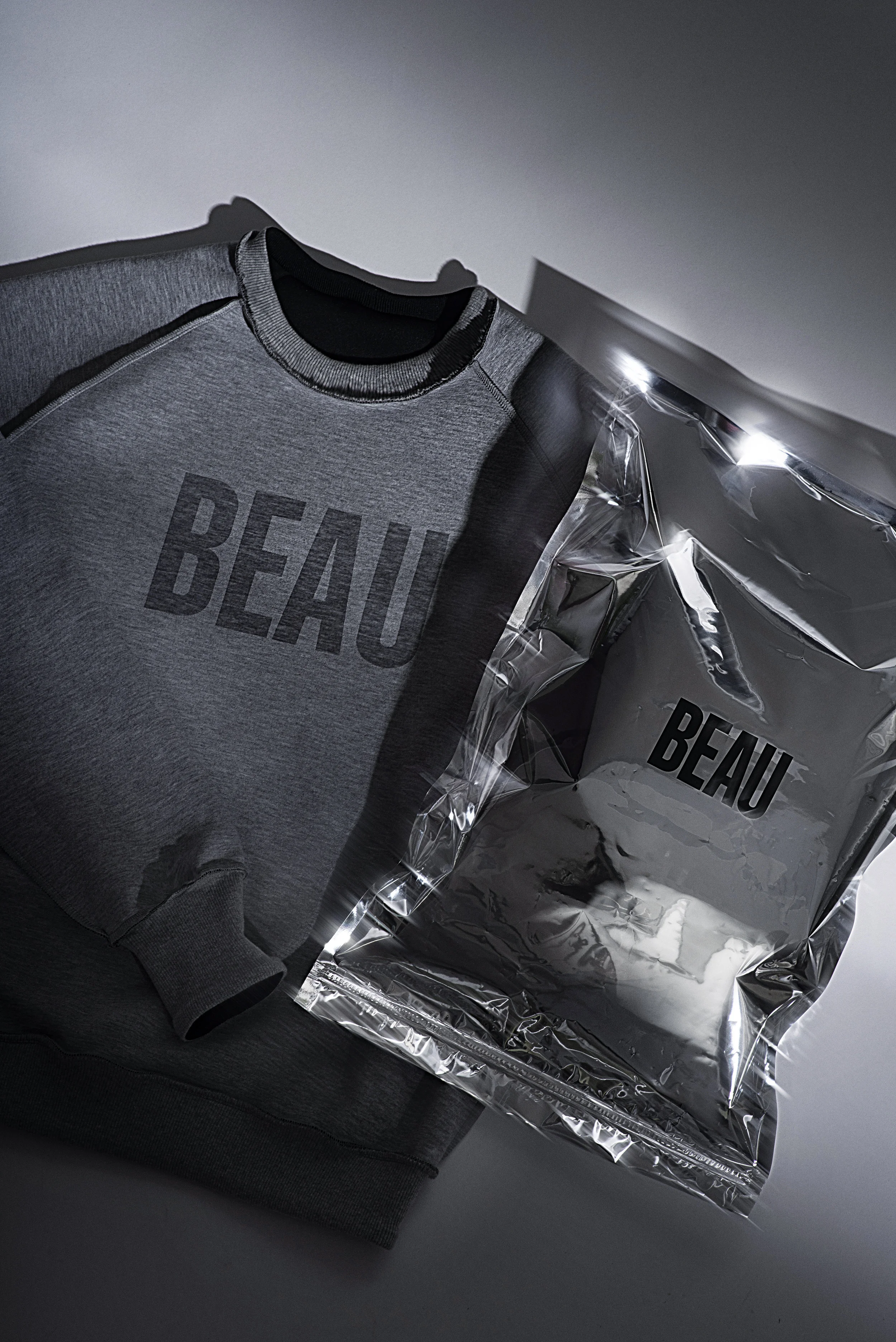 BEAU GREY CREW BAG 01.jpg