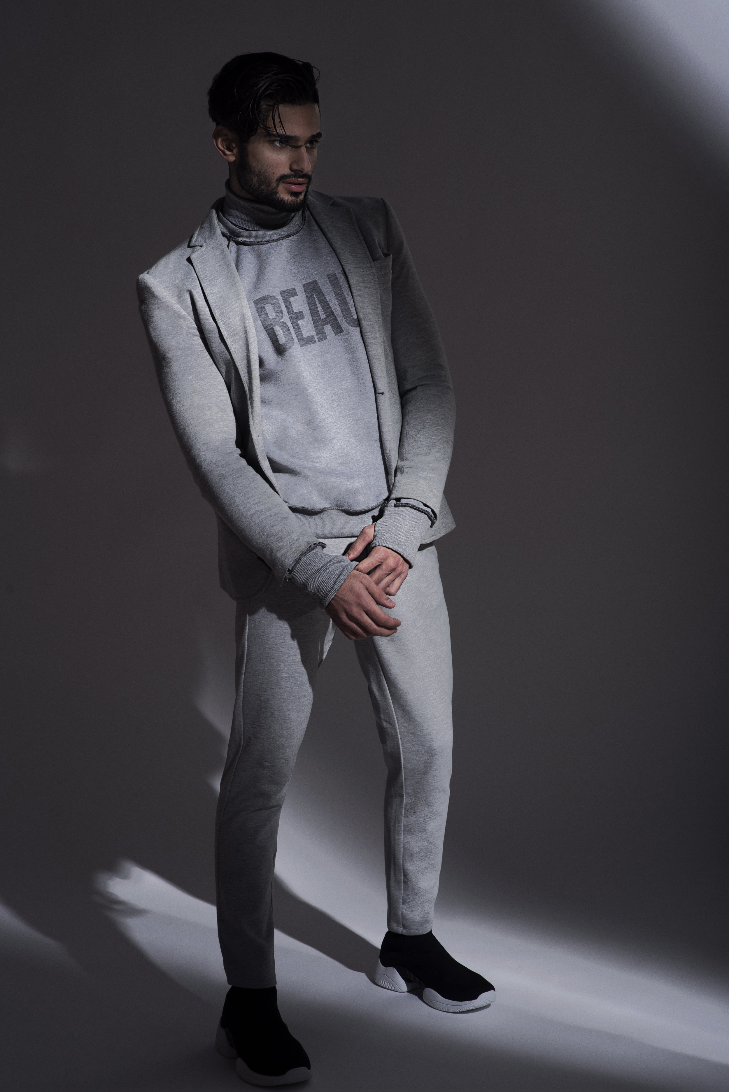 BEAU_SAMY_GREY_LOOK_02.jpg