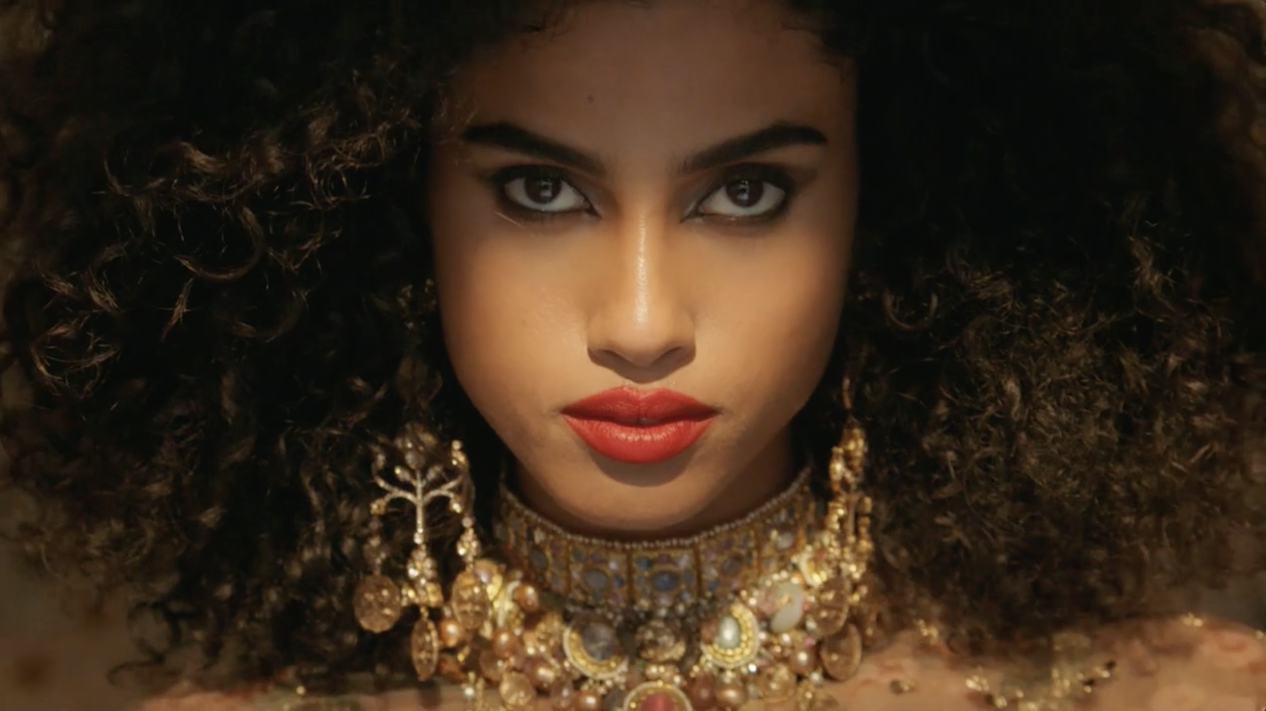 ESTÉE LAUDER X SABYASACHI