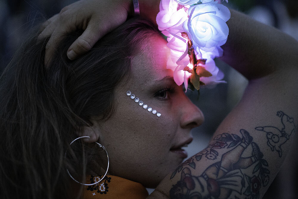 bluum-LED-flower-crown-wearable-bracelet.jpg
