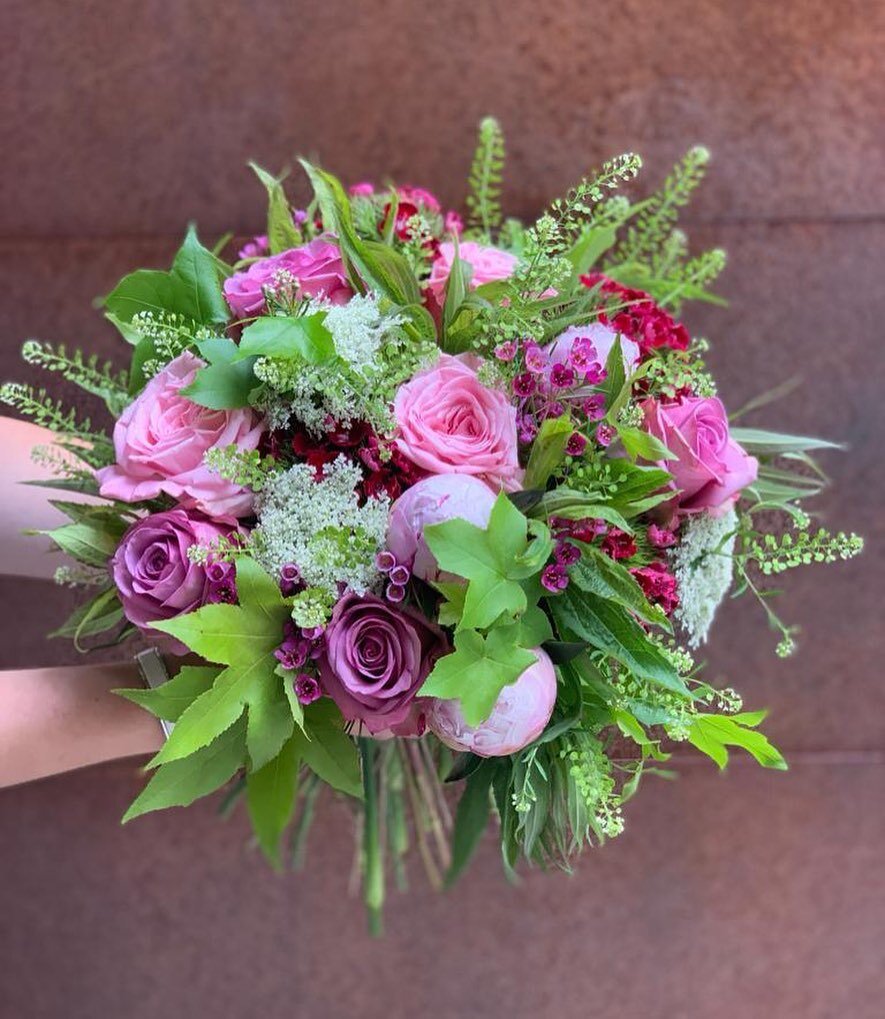 Here&rsquo;s to the start of another beautiful week! A French hand tied bouquet of the season&rsquo;s loveliest bright and colorful floral product and seasonal textures 💞 Stop by our Boutique or place an order at order.lejardinfrancais.com (link in 