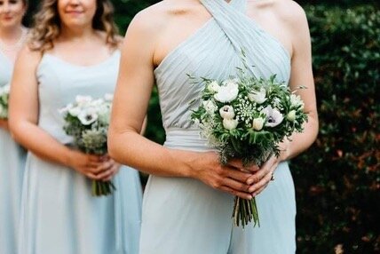 Custom ceremony flowers help bring your dream event to life ✨reach out to info@lejardinfrancais.com to inquire about special wedding pieces including bridal and bridesmaids bouquets, boutonni&egrave;res, and custom compositions.

#lejardinfrancais #f