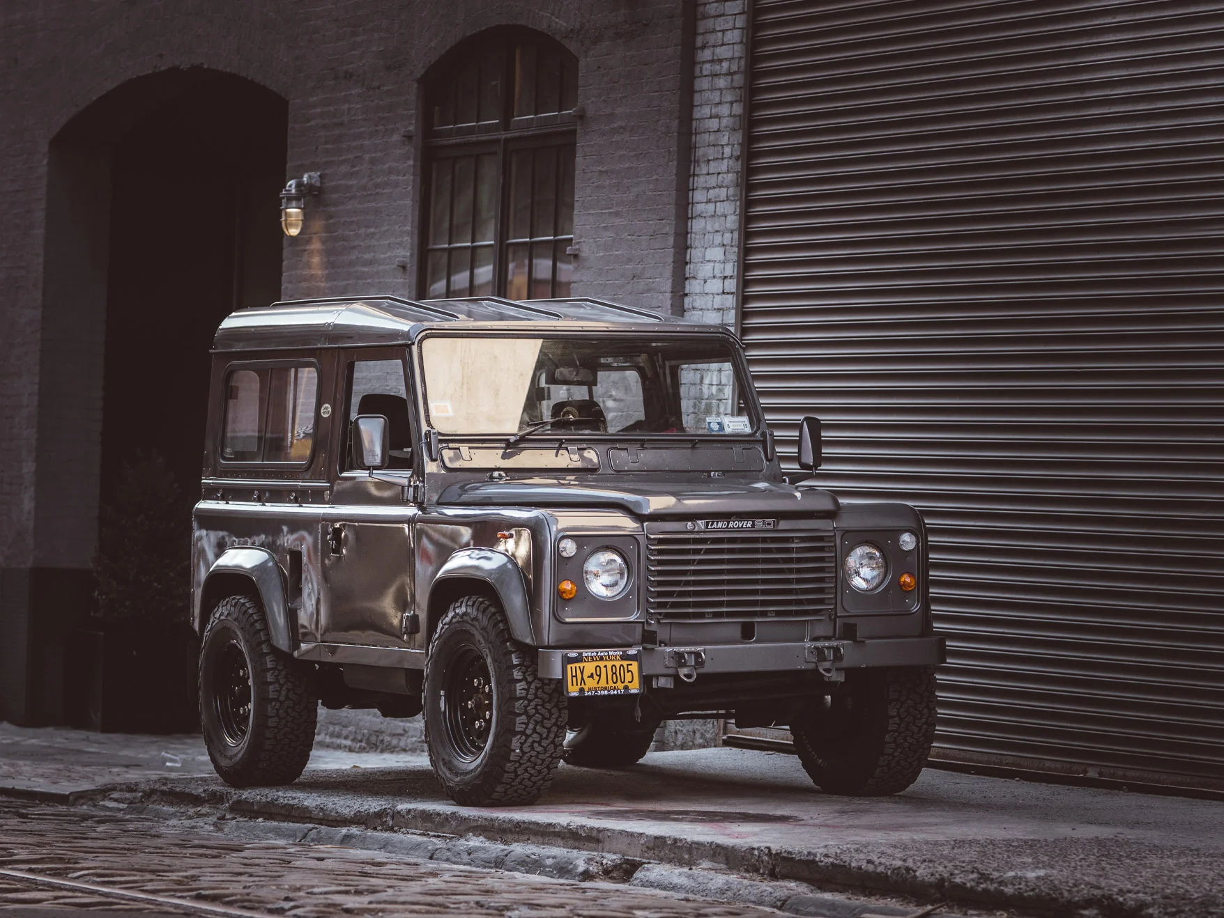 medium_1986_Defender_90_2.5NA_01.jpg