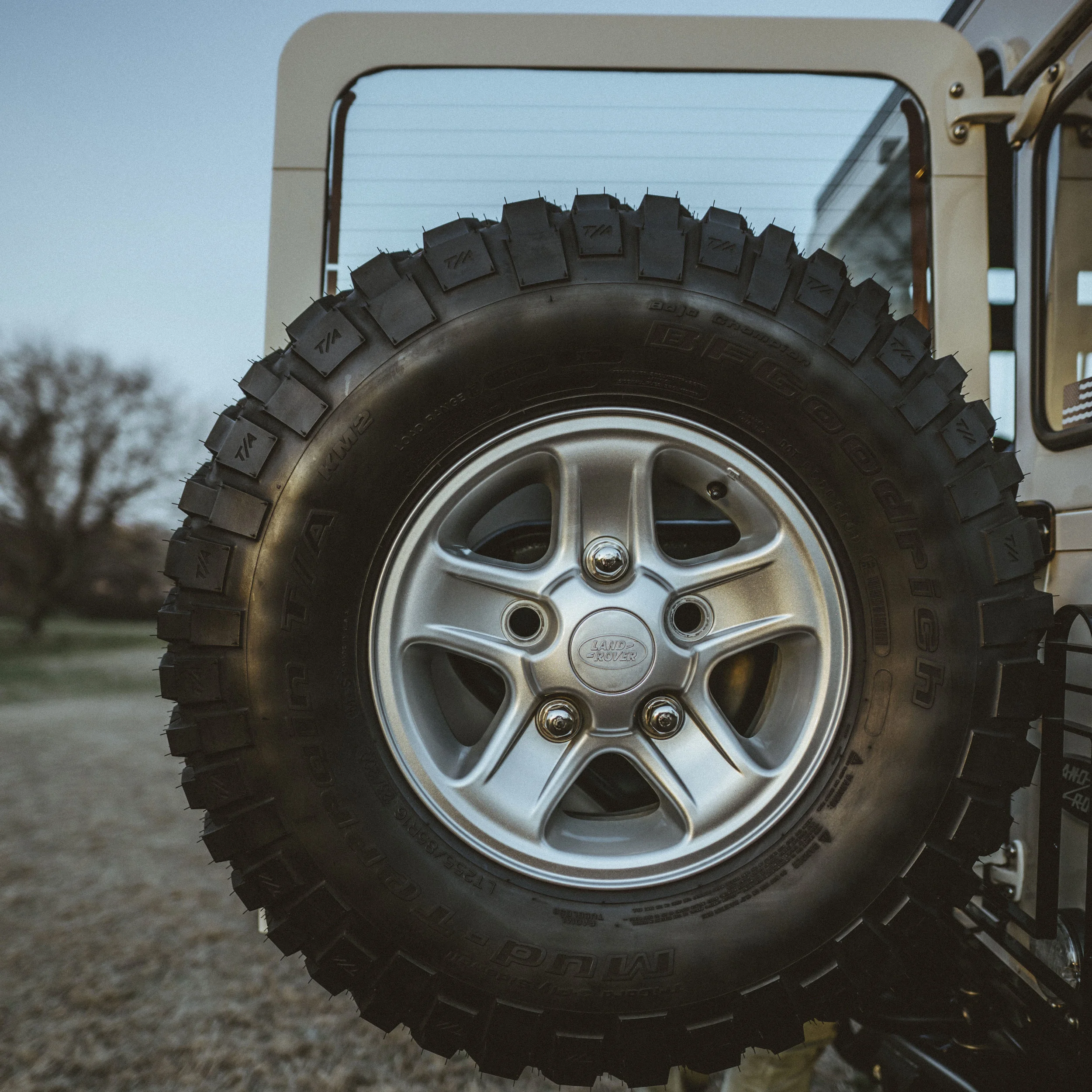 xlarge_1991_Land_Rover_Defender_90_200tdi_05.jpg