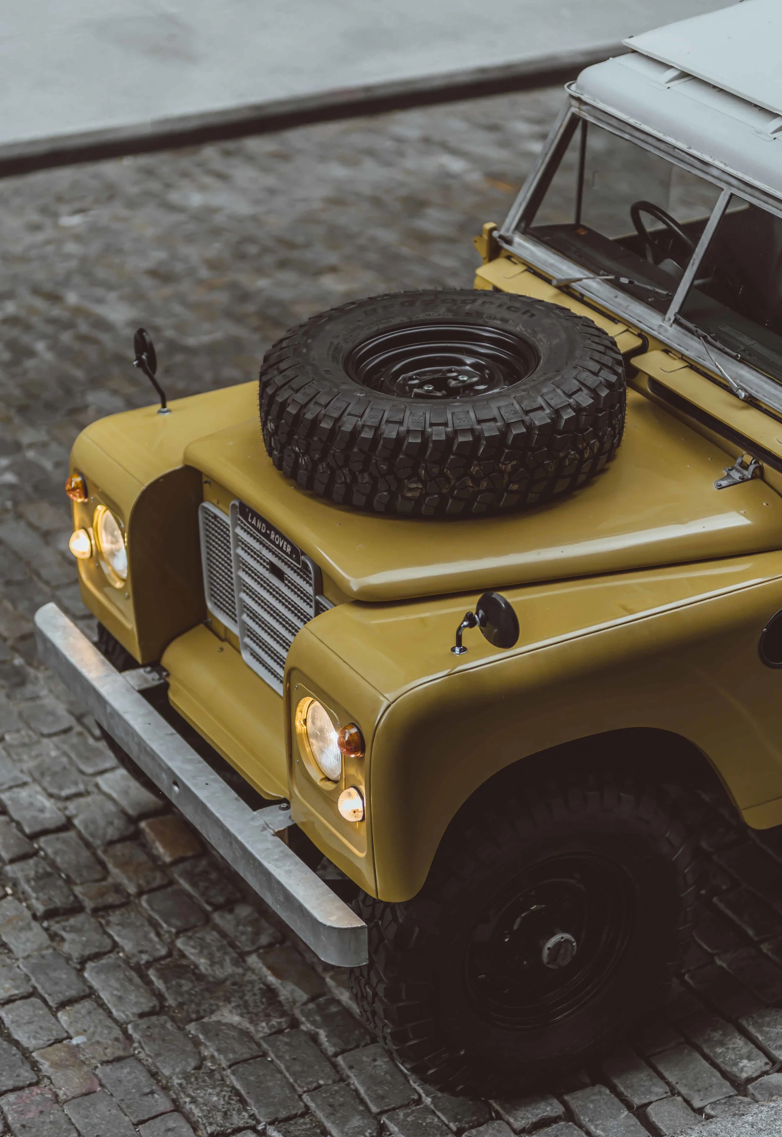 1975_Land_Rover_Series_III_109_Bahama_Gold_2XLarge_0002_Layer 21.jpg