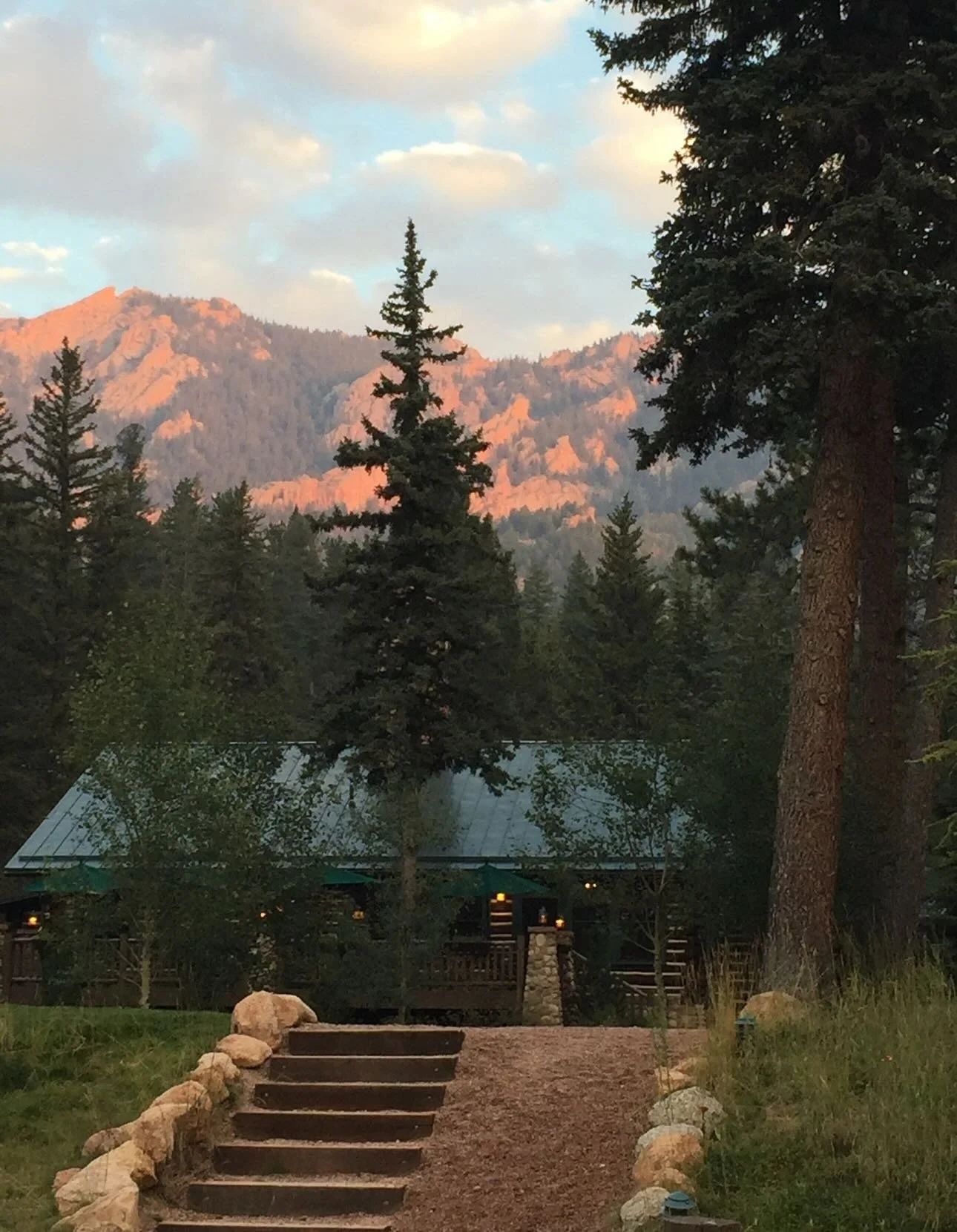 Eight years since she died.

Our last trip was to a little ranch in Colorado in 2017. NOT The Jerome. 😂

Four days of mountains and sky and horses and snark around a fire pit.

She taught us how to live. And in the end, she showed us how to die.

Lo