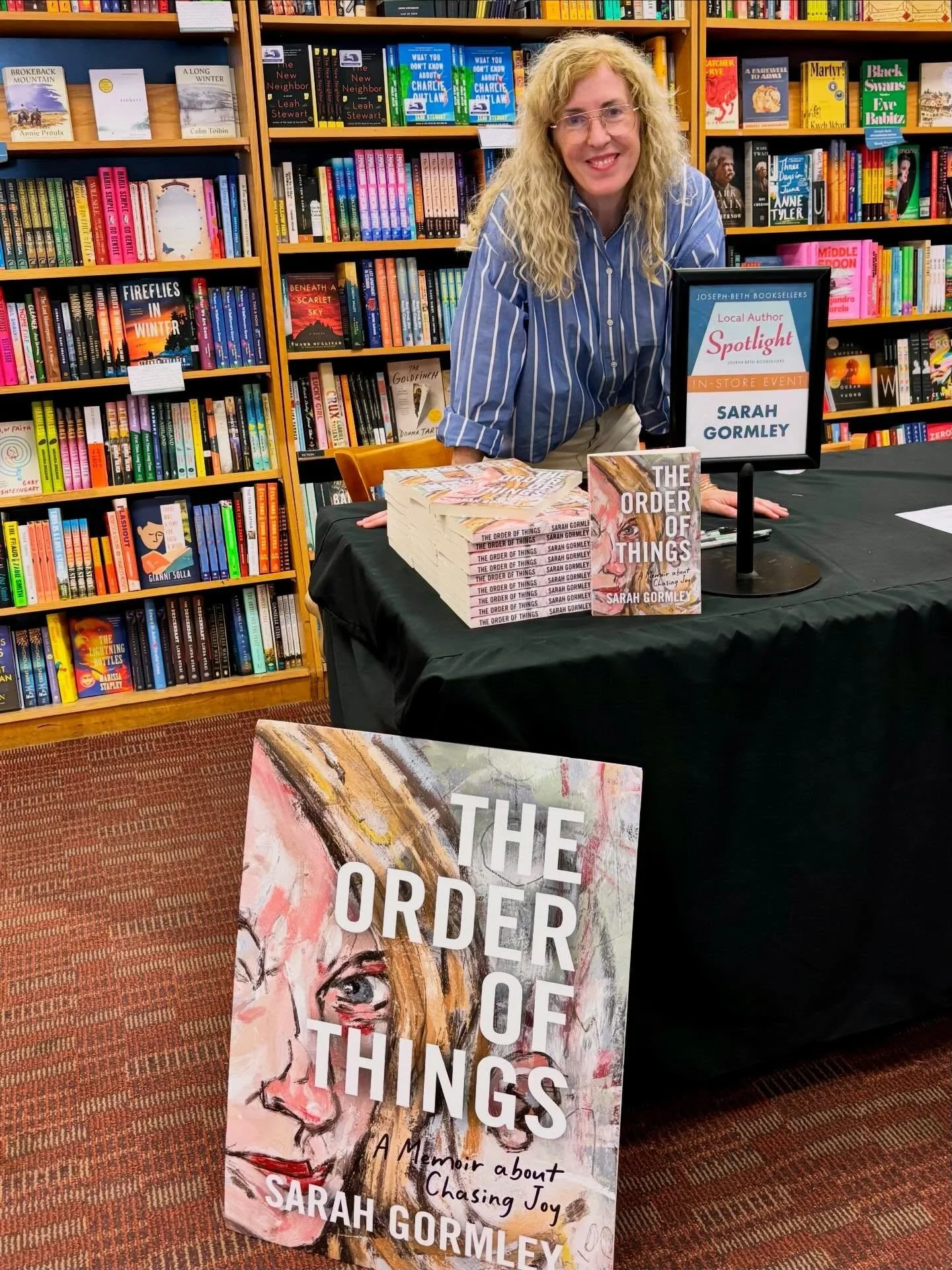 Couldn&rsquo;t find parking and walked into a jam-packed bookstore in Cincinnati today.

It&rsquo;s a good reminder: in Ohio, we love our libraries AND our independent bookstores.

Grateful to be signing at Joseph-Beth Booksellers today. ❤️

#indiebo