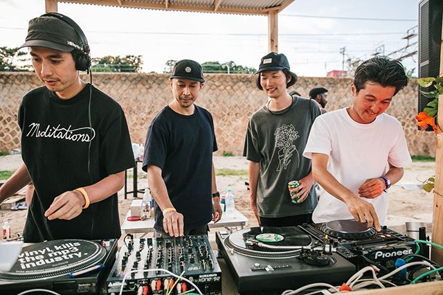 You know it&rsquo;s a good party when the DJ&rsquo;s are having fun and grooving with endless encores☀️
・
・
Peace and Love
・
Loopy
・
・
Photos by @samanthamilligan ・
・
・
・
・
・
・
#loopybeach #peaceandlove #beachparty #sumabeachparty #sumabeach #summer 