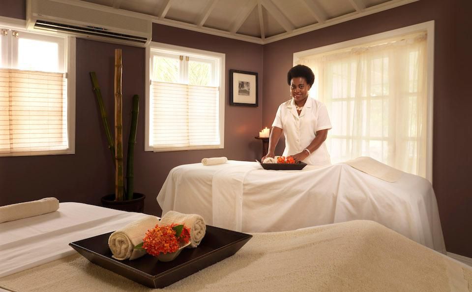 https_2F2Fblogs-images.forbes.com2Fambergibson2Ffiles2F20182F082FThe-Palms-Spa-with-Staff.jpg