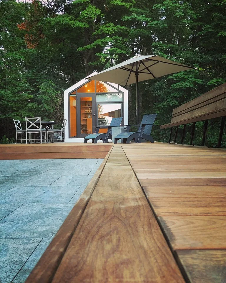 Bunkie.poolside.jpg