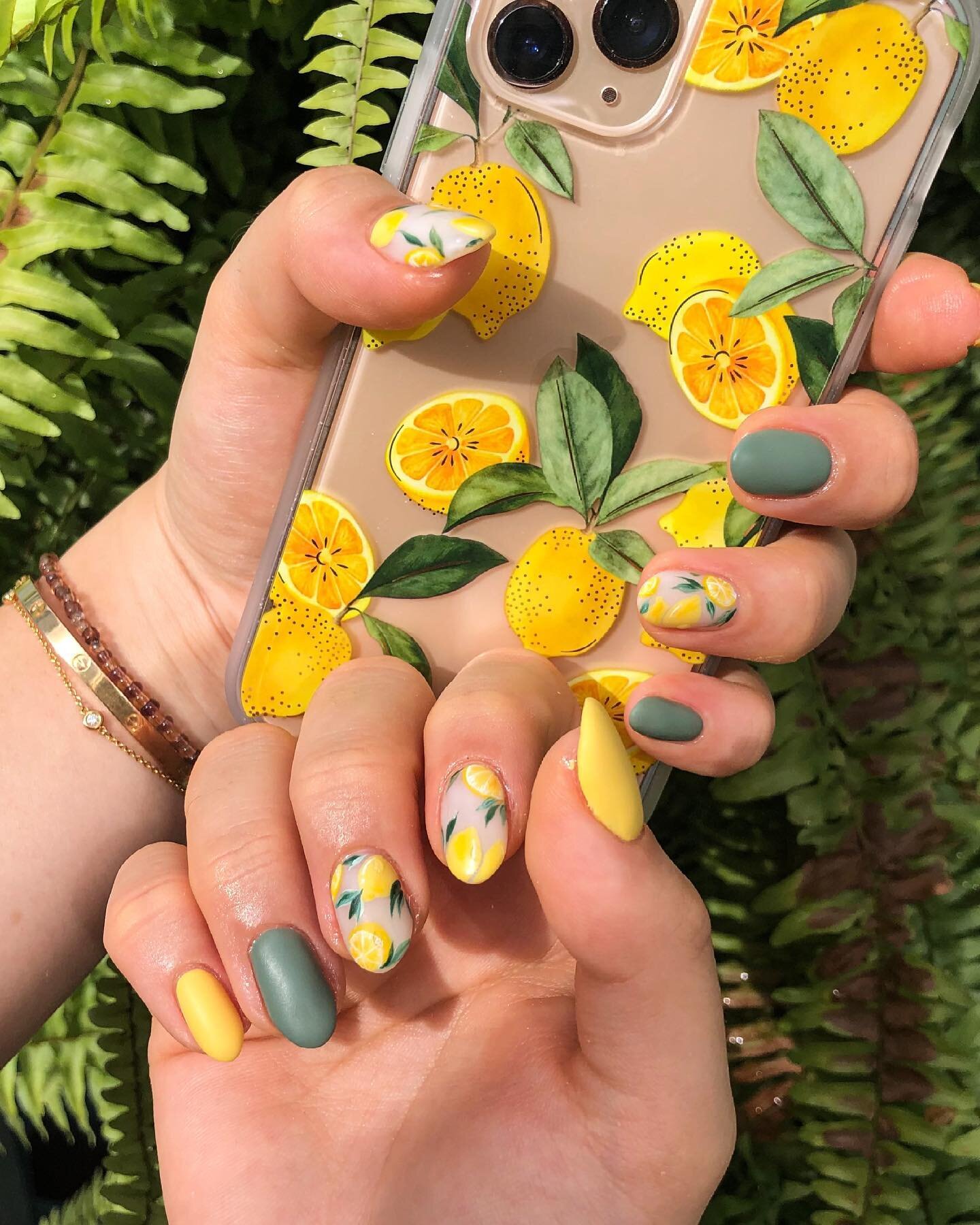🍋 Freshly squeezed, freshly hand painted, freshly Tinted. ﻿
﻿
💅🏻 Done by our Nail Artist Nana﻿
﻿
📲 Whatsapp us through the link in bio or click the Book Now button to reserve your slot!﻿
﻿
#FreshlyTinted﻿
﻿
#lemonnails #summernails #nailitdaily #