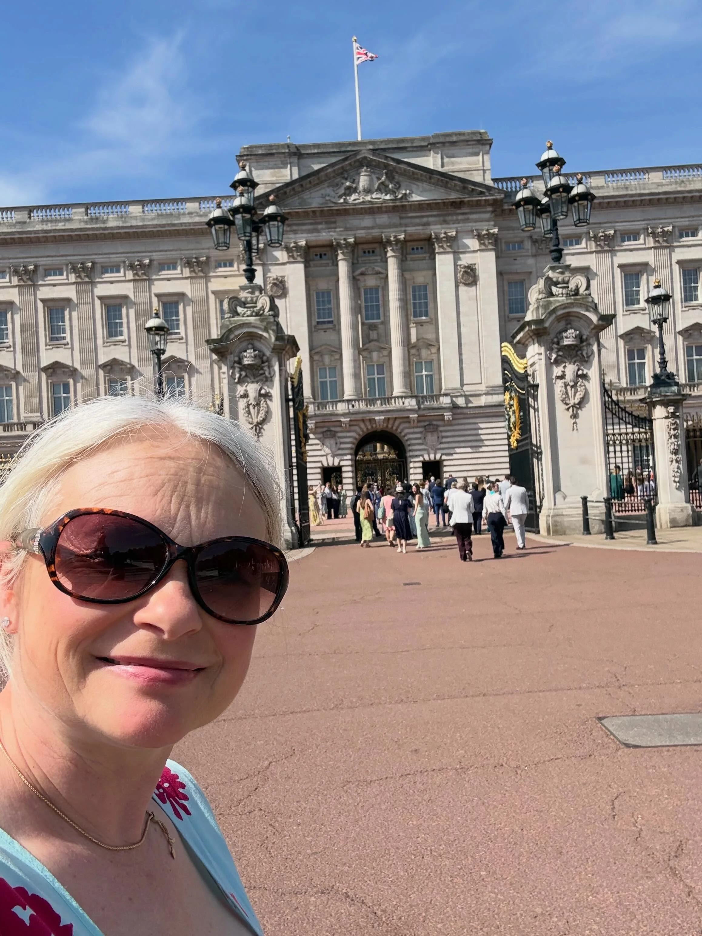 Feel very honoured to be invited to Buckingham Palace to celebrate 70 years of D of E! Such a fantastic inclusive award. Feel bless to be included in such a lovely celebration . #dofe #buckingham_palace