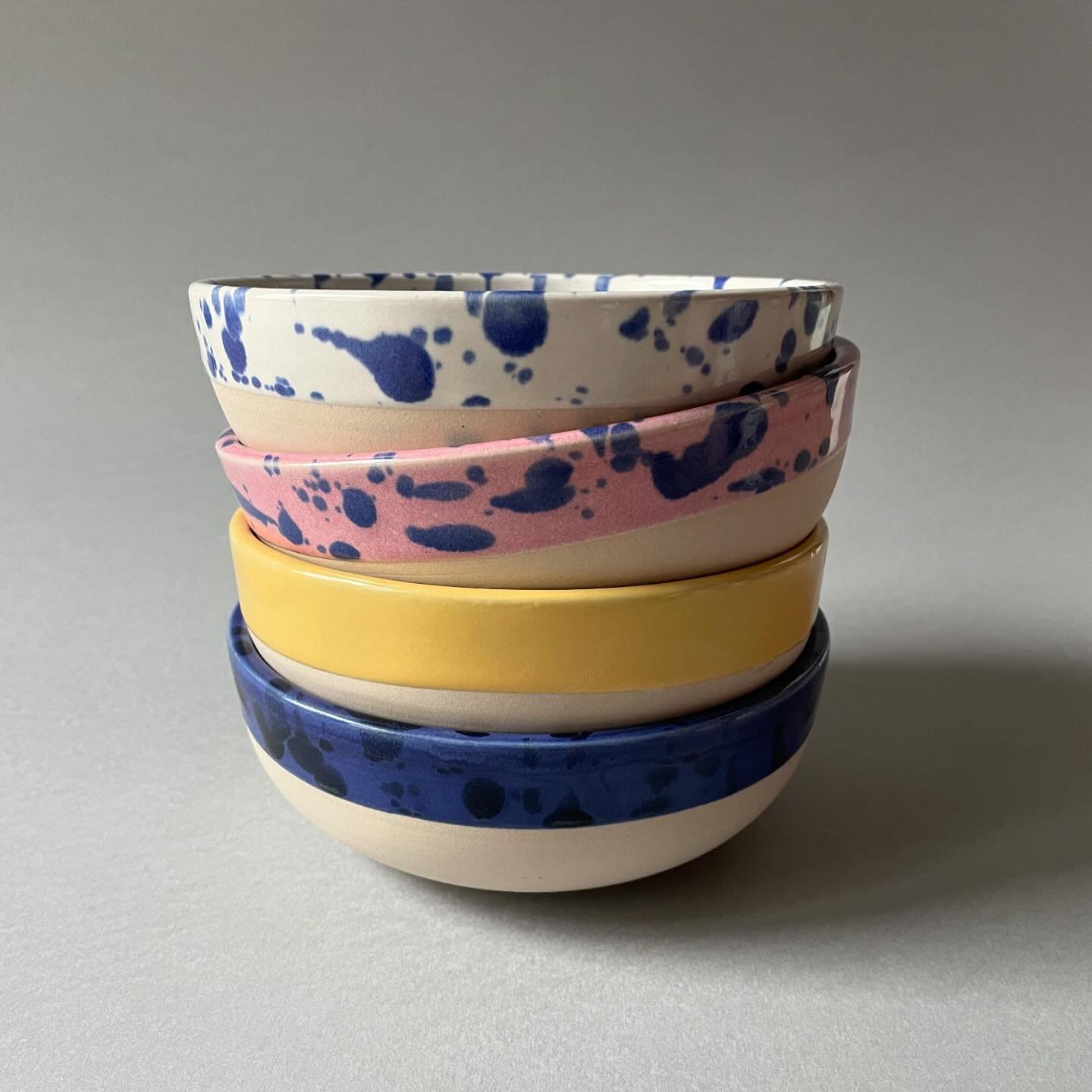 Bowly bowly bowl bowlsssssssss. It has taken me years to narrow down a glazing style and shape I can get consistent and use all the time, don&rsquo;t know why, and am still undecided in footrings&hellip;
.
.
.
#ceramics #ceramicbowl #ilovecolour #lon