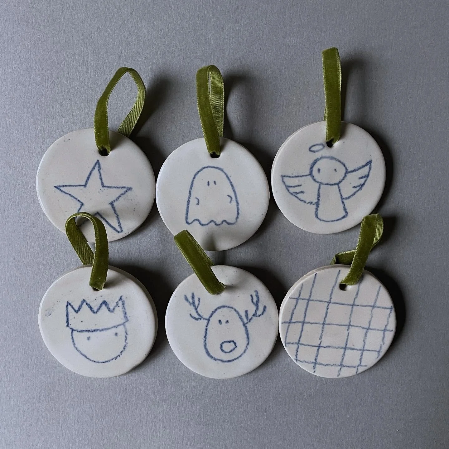 I will be at these🎄markets: Margate on Saturday, Pexmas Sunday the 7th, Crafty Fox on the 13th and the ICM on the 14th 🥳 
.
.
.
#ceramicslondon #ceramics #ceramicsofinstagram #secondfloorstudios #christmasgifts #loveceramic #ihavethisthingwithceram