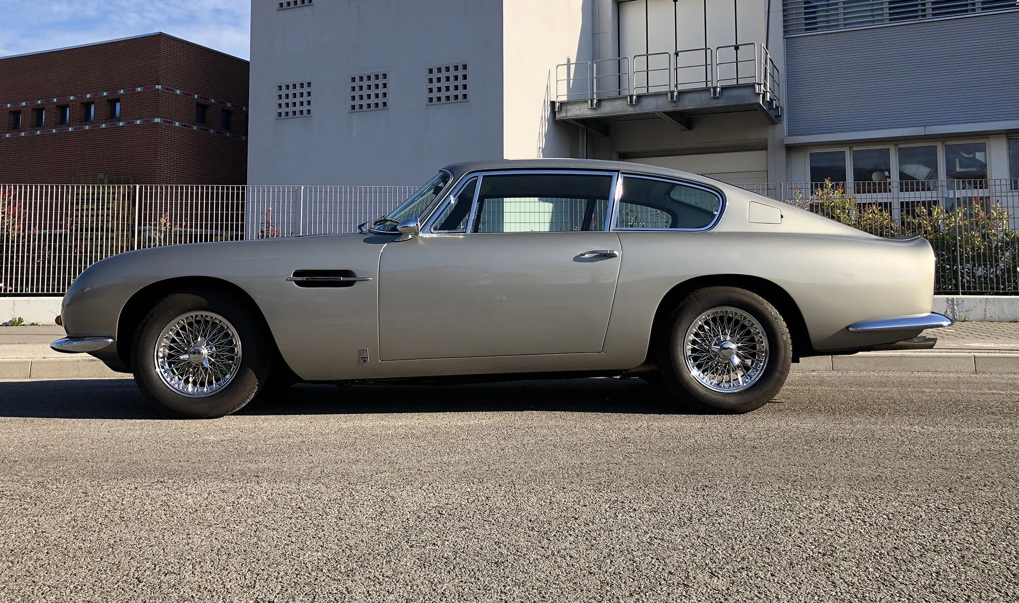 Aston Martin DB6 Vantage (1967)