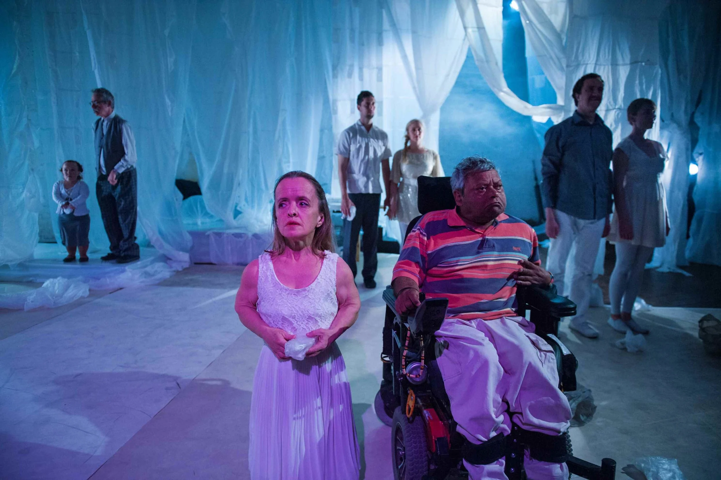 A unique performance fusion between Butoh and physical theatre by Weave Movement Theatre, choreographed by Yumi Umiumare . The work moves between the surreal and the absurd; exploring universal human themes of memory and dreams – their fragility,