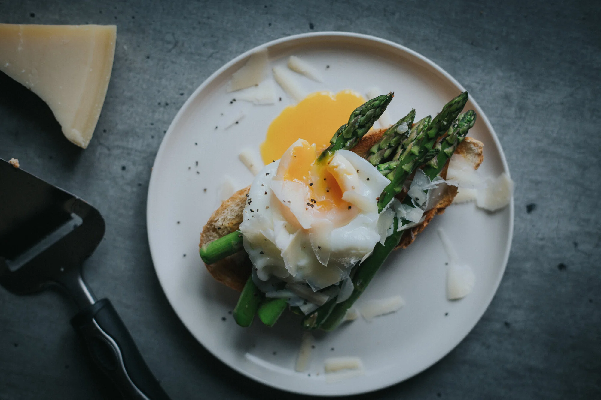 asparagus_with_poached_egg_2000.jpg