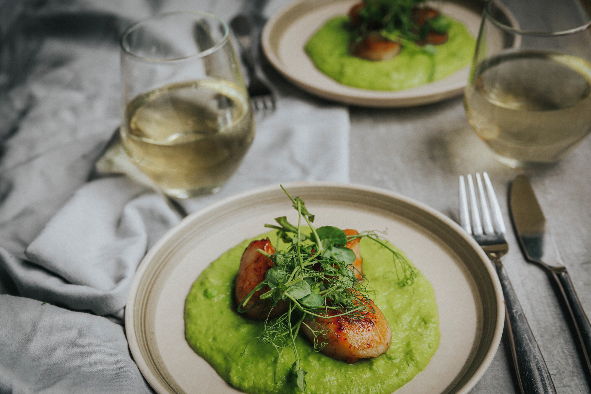 scallops_with_minted_peas_2000.jpg