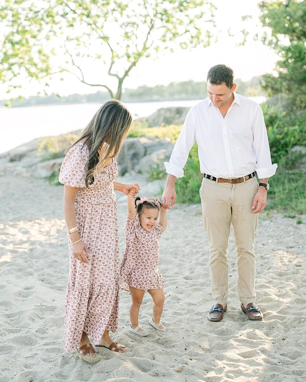 This amazing weather has been perfect for mini sessions ! So much fun with this family at the beach!
#tiffaniphotography1 

#darienmoms #darienphotographer #themotherhoodanthology #newcanaanmoms #newcanaanphotographer #thekindredpath #ctfamilyphotogr