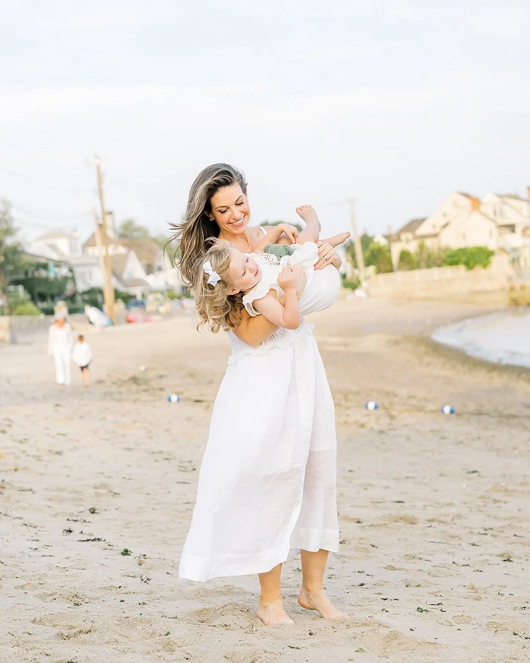 Feeling slightly dramatic but one cold day has me longing for the beach again ;) @laurenmorea 
Nothing is better than running around on the beach!!! Love capturing this family in this special spot!

#darienmoms #darienphotographer #darienfamilyphotog