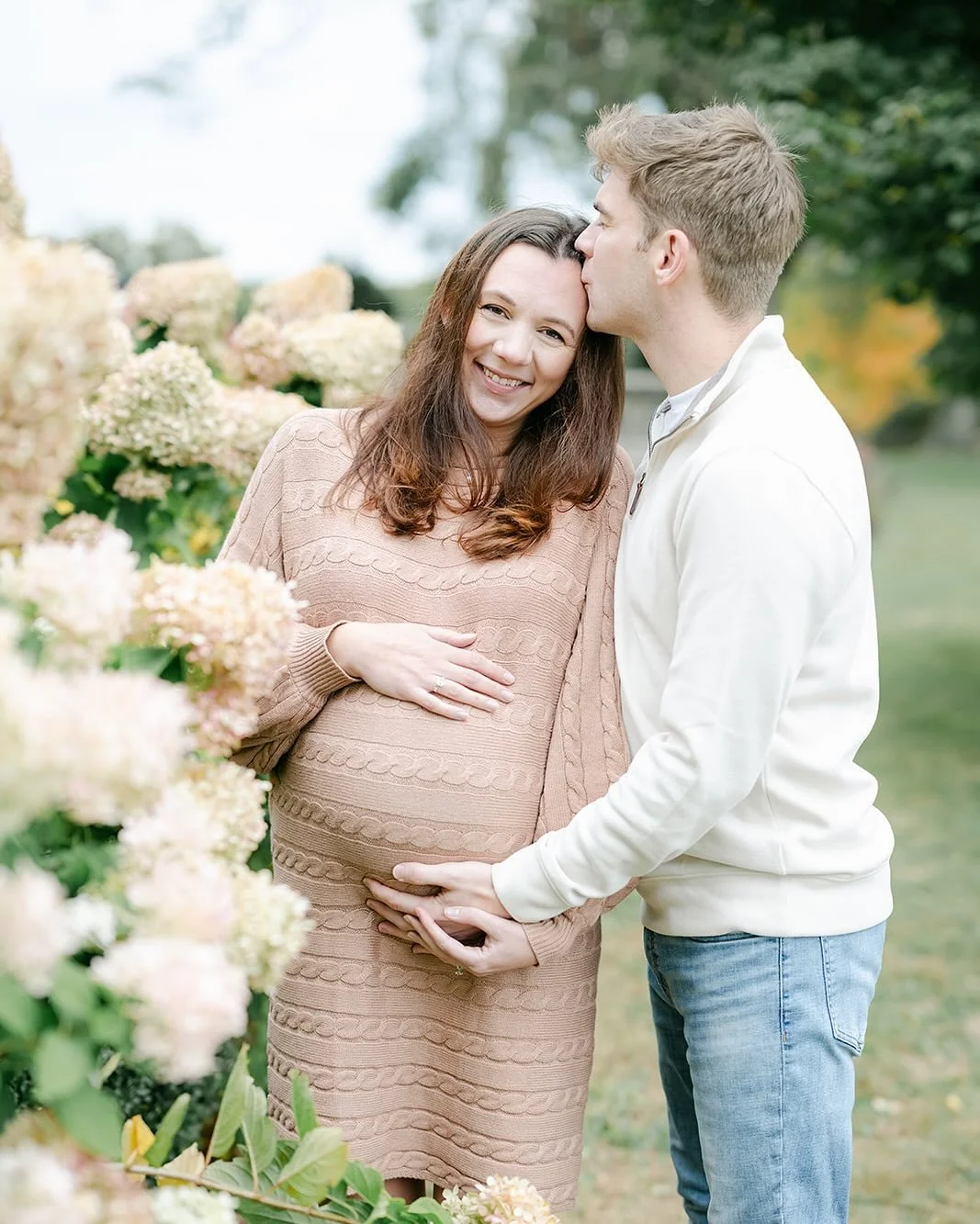 A sweet fall maternity session! @alainamariesinsta 

#tiffaniphotography1 

#darienmoms #darienmaternityphotographer #maternityphotoshoot #maternityphotographer #ctmaternityphotographer #ctfamilyphotographer #themotherhoodanthology #thekindredpath #t