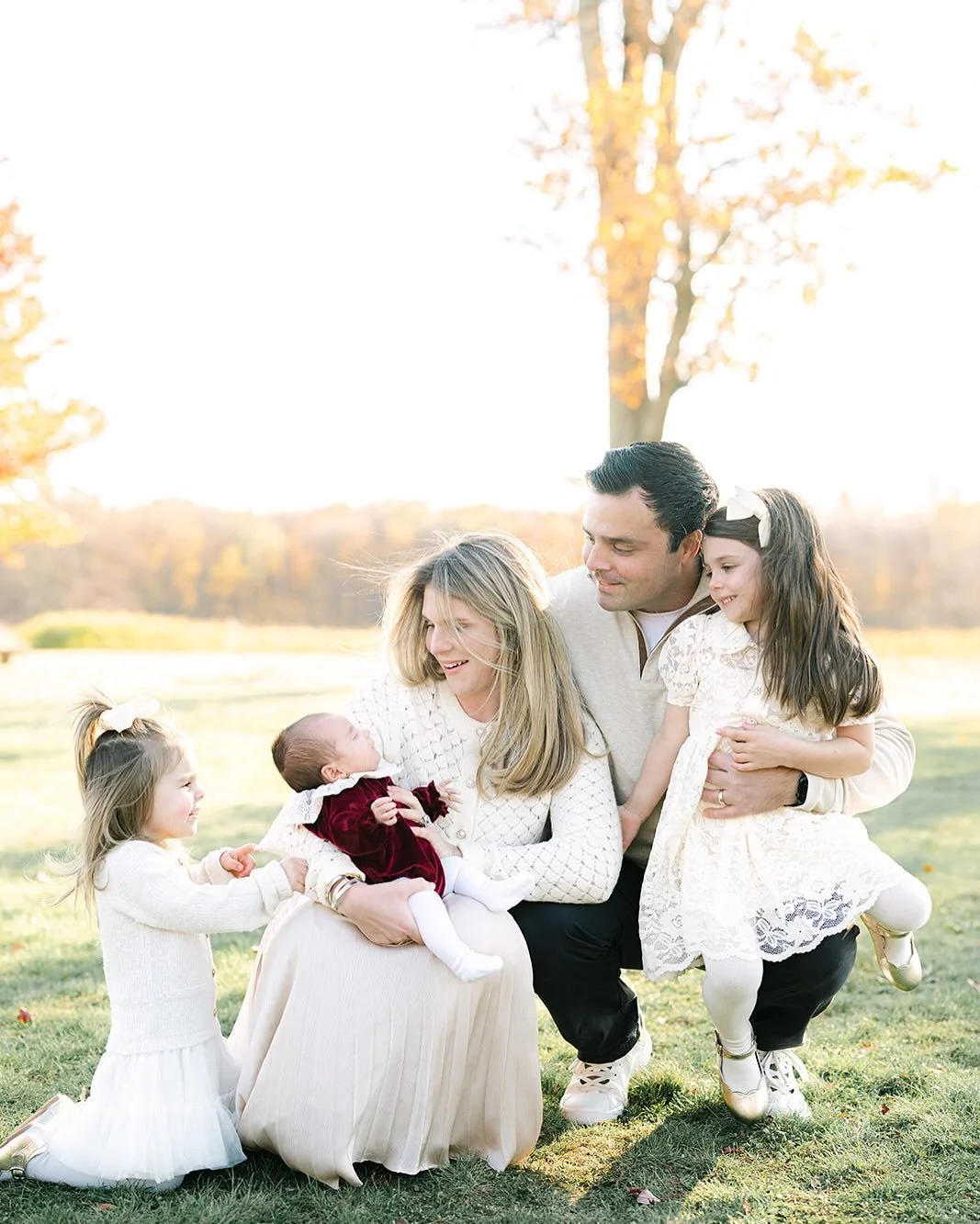 Was so excited for photograph this beautiful family as they welcomed their third daughter. It gave me all the emotions as it feels like just yesterday my girls were all so little. These really are the best days 💗 💗 💗.
#tiffaniphotography1 

#darie