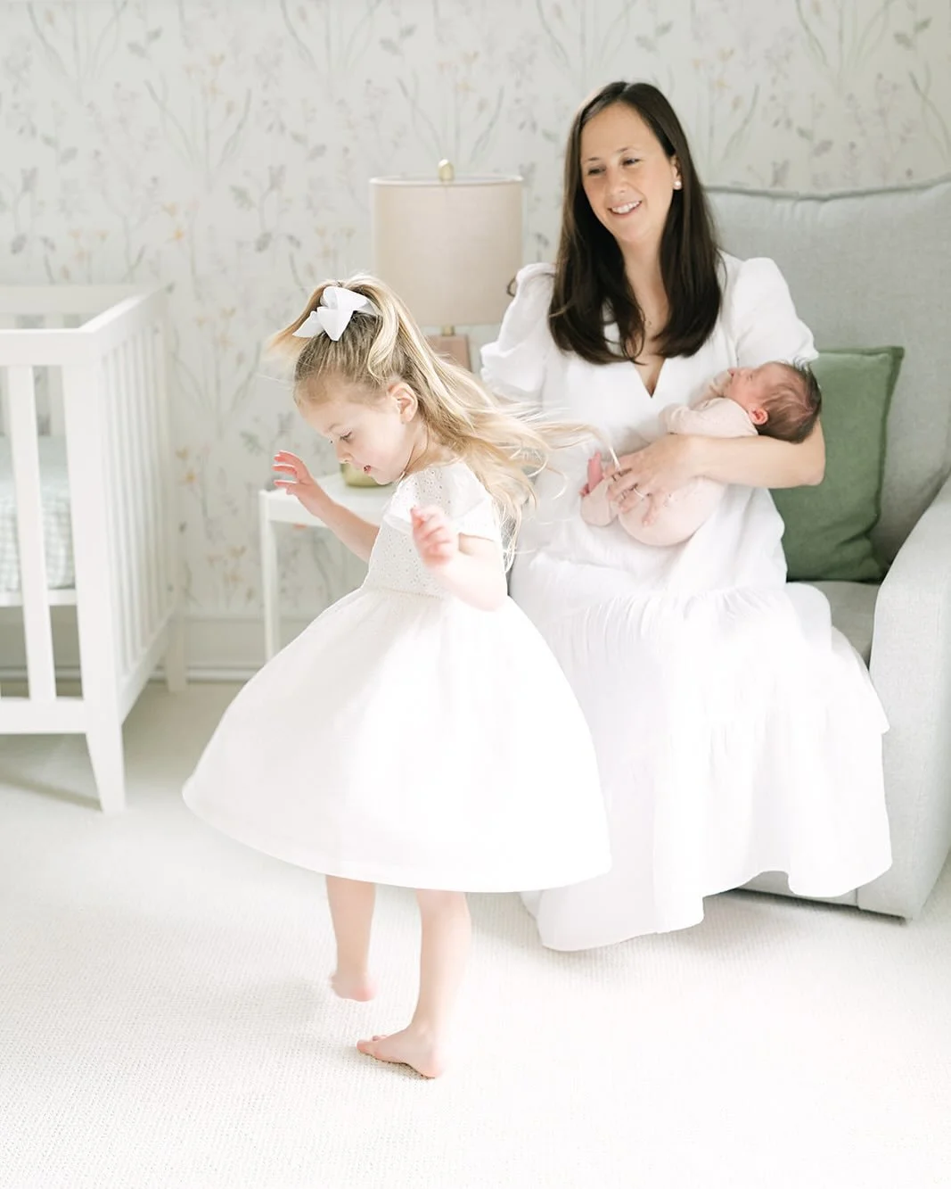 Sweet sisters 💗 💗 

One of the best parts of this job is when clients become special friends and you just fall in love with their family ! 

#tiffaniphotography1 #darienmoms #dariennewbornphotographer #newcanaanmoms #newcanaannewbornphotographer #c