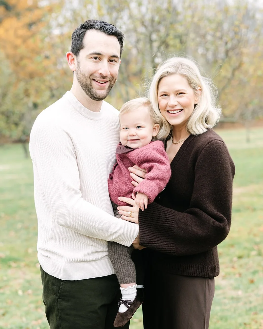 When you get one last mild Fall day just have to pivot back to the park ! Loved capturing this sweet family session and ending with some birthday photos!
#tiffaniphotography1 

#darienmoms #darienphotographer #newcanaanmoms #newcanaanphotographer #fa